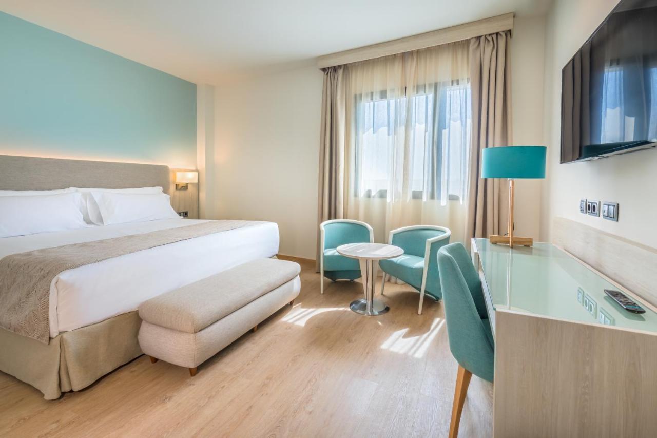 Chambre Lits Jumeaux Supérieure avec Lit d'Appoint (2 Adultes + 1 Enfant)