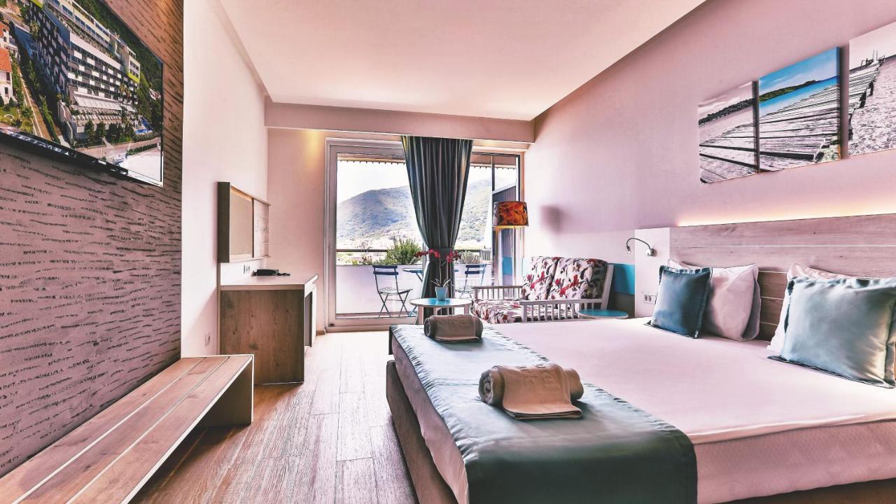 Double or Twin Room Partial Sea View