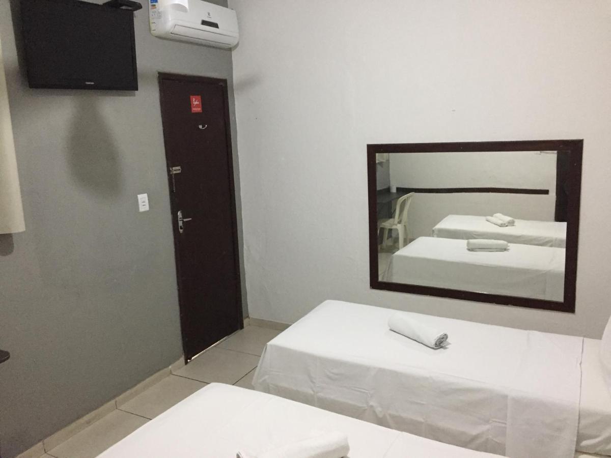 Quarto com 2 Camas de Solteiro