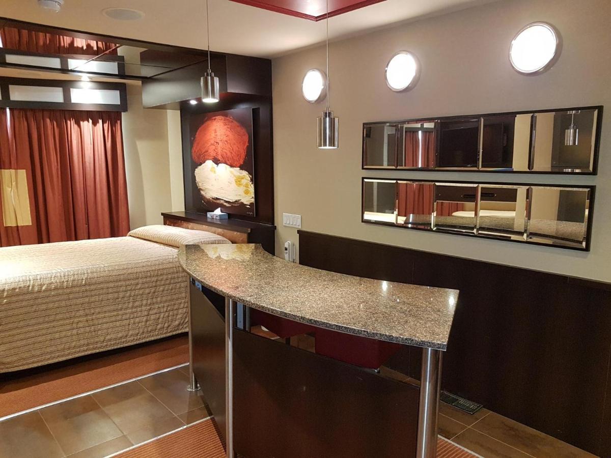Deluxe Queen Suite Non Smoking