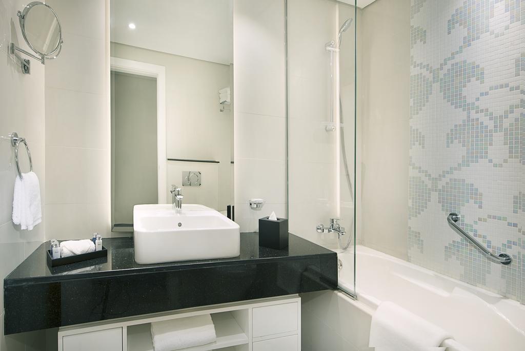 Deluxe Room with kitchenette - Canal View