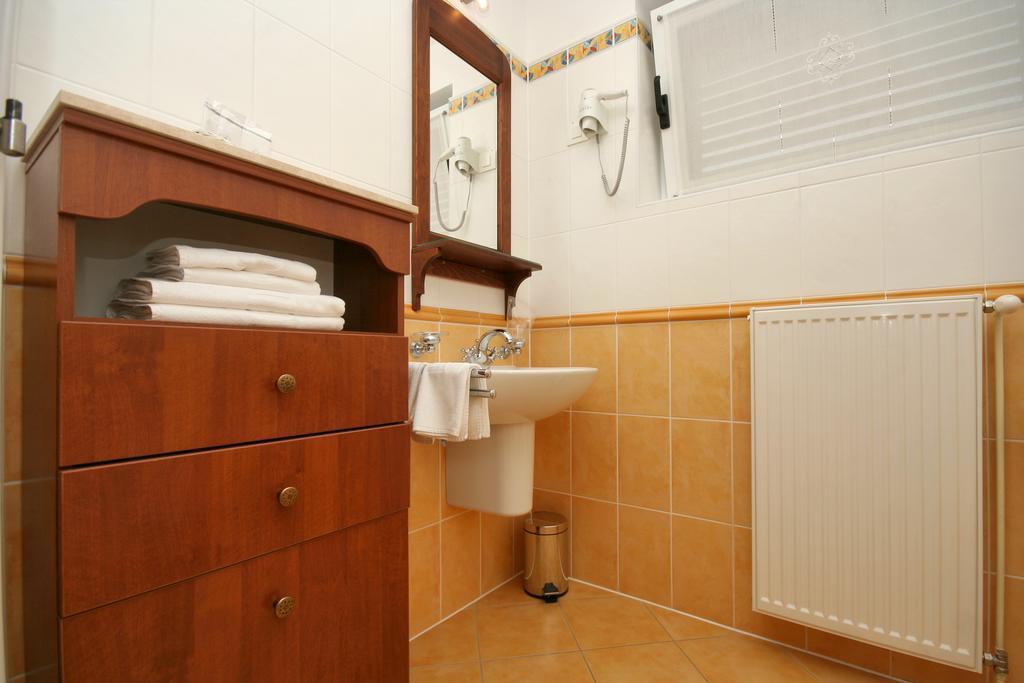 Doppel-/Zweibettzimmer mit Balkon und Parkblick