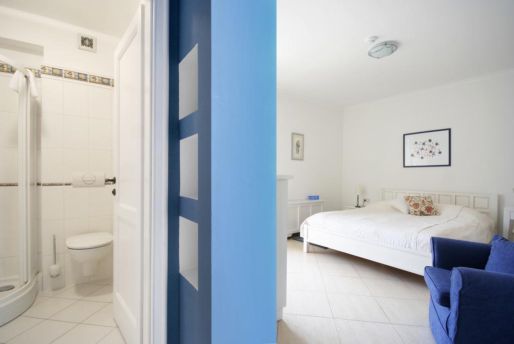 Doppelzimmer mit Balkon und Meerblick