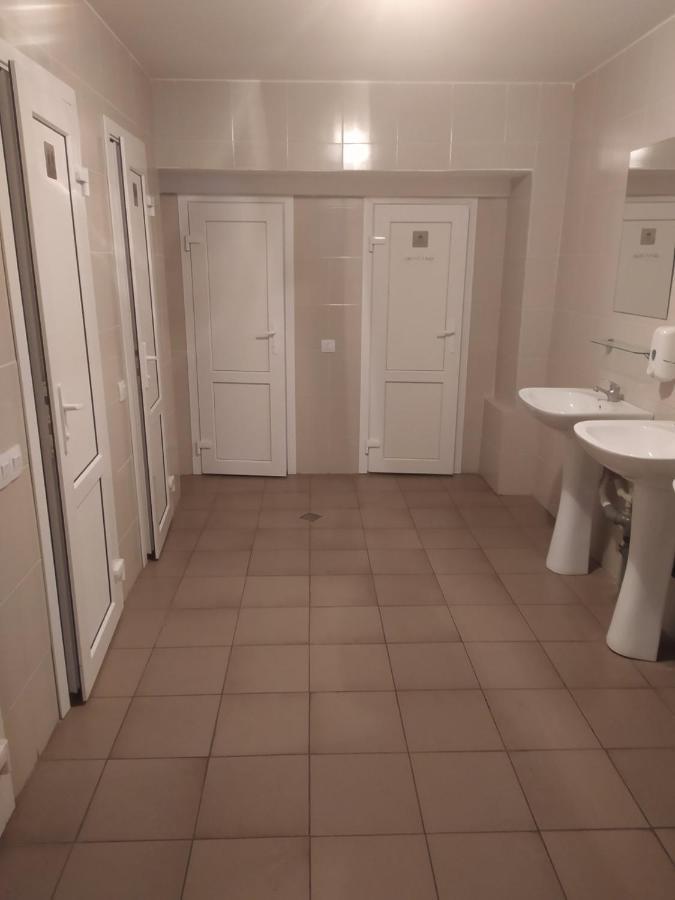 Zweibettzimmer mit Gemeinschafts-WC