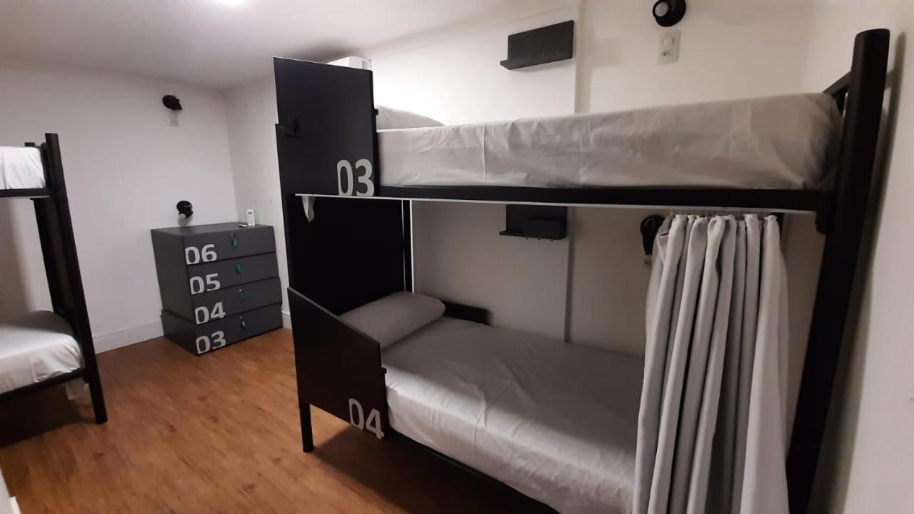 Cama de Solteiro em Dormitório Feminino com 6 Camas