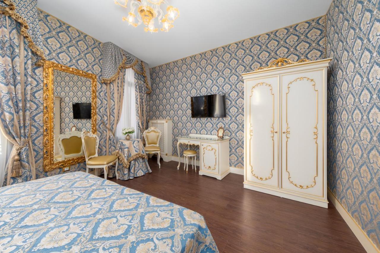 Junior Suite Canal View