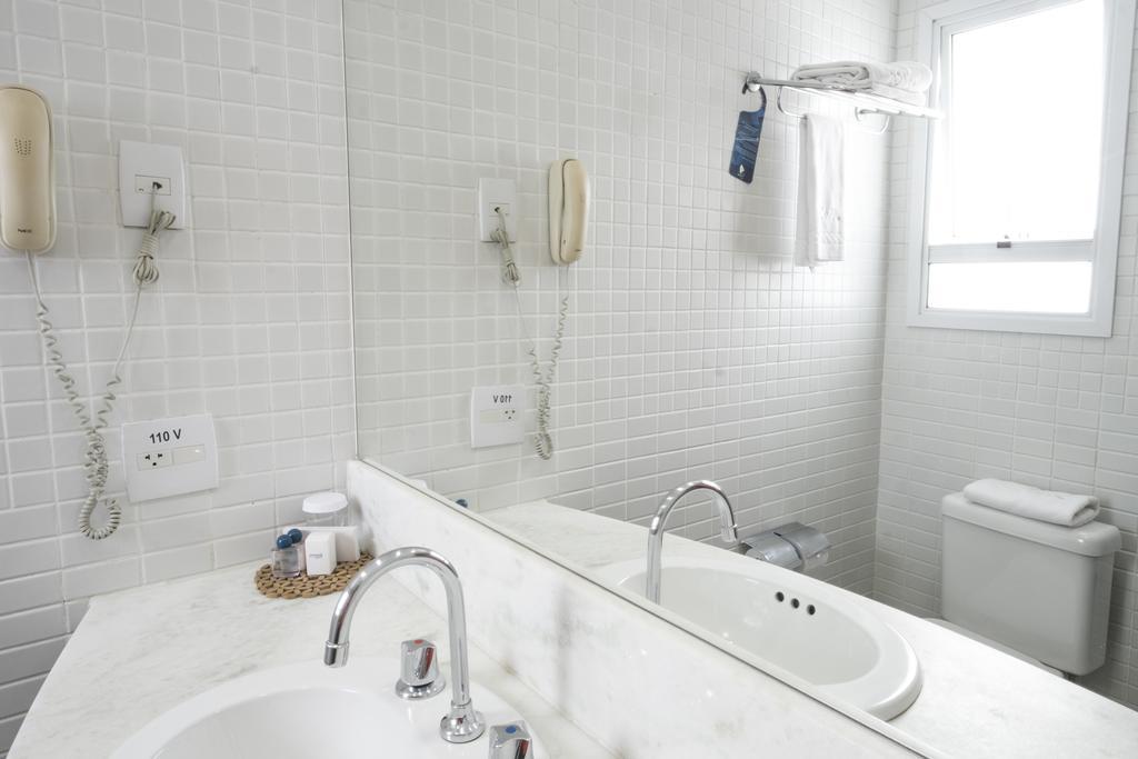 Quarto Standard com 2 Camas de Solteiro e Vista do Mar
