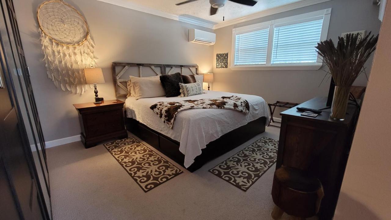 Deluxe King Suite Lewis & Clark