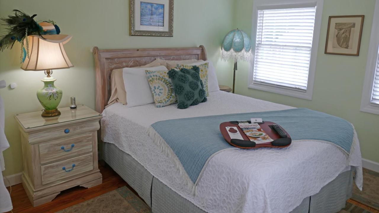Deluxe Queen Suite