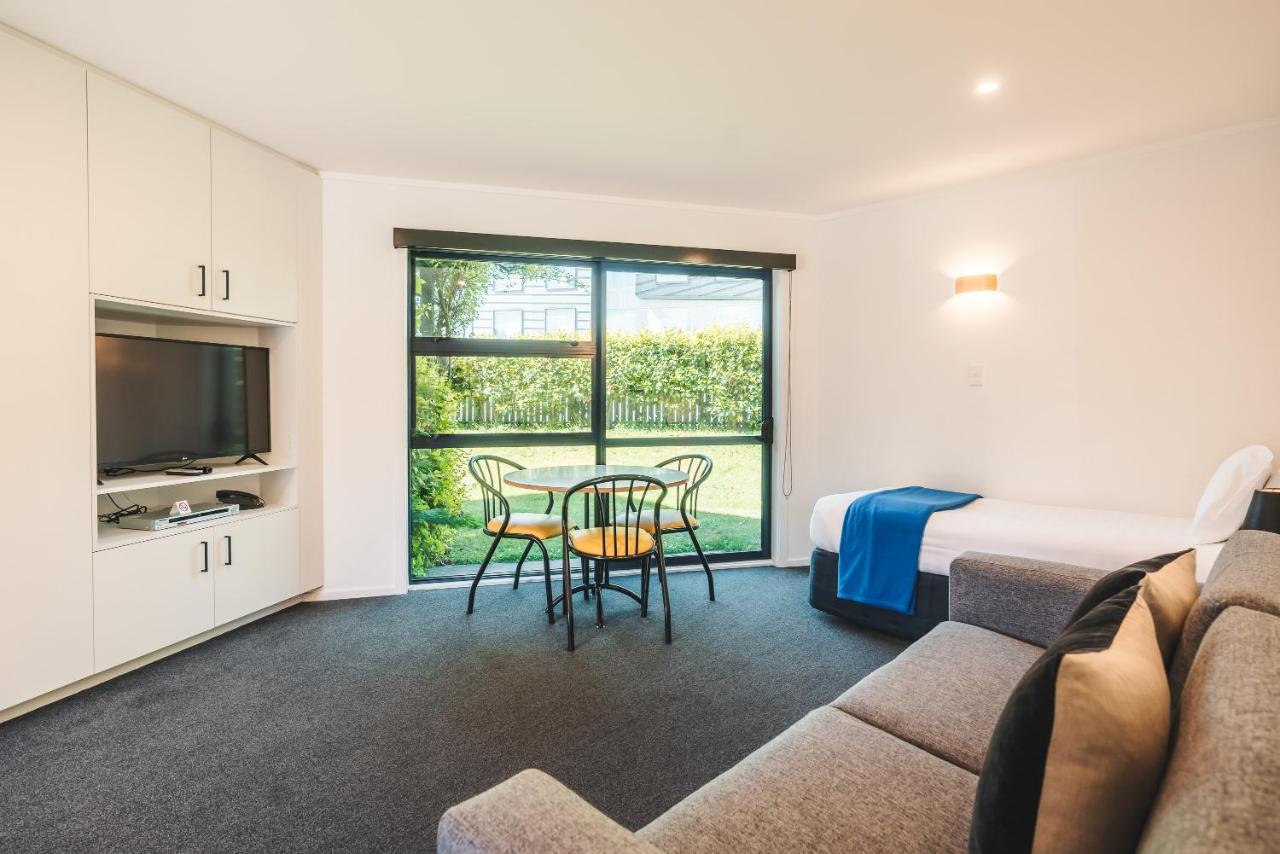 One Bedroom with Kitchen,1213233985:JPEG