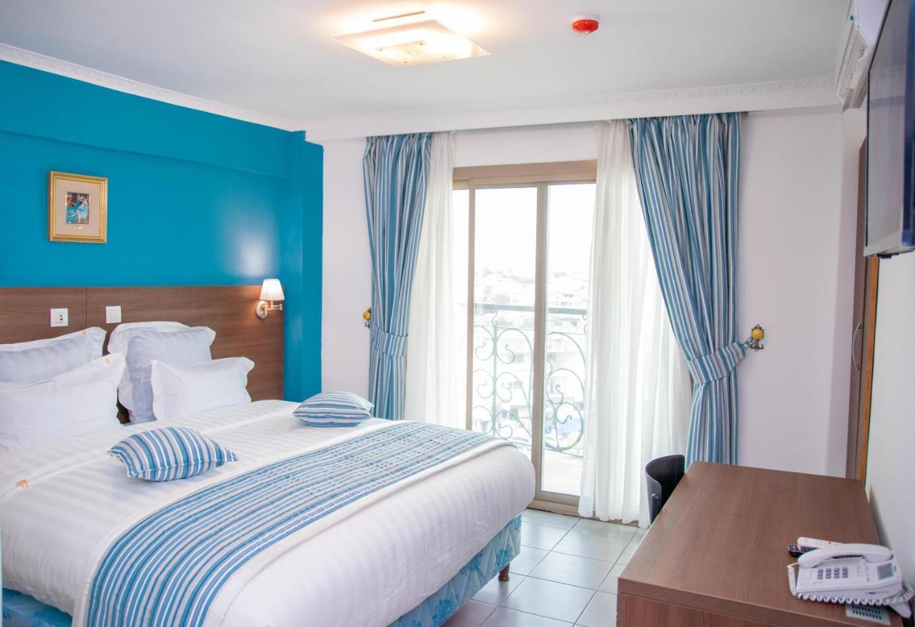 Standard Queen Room
