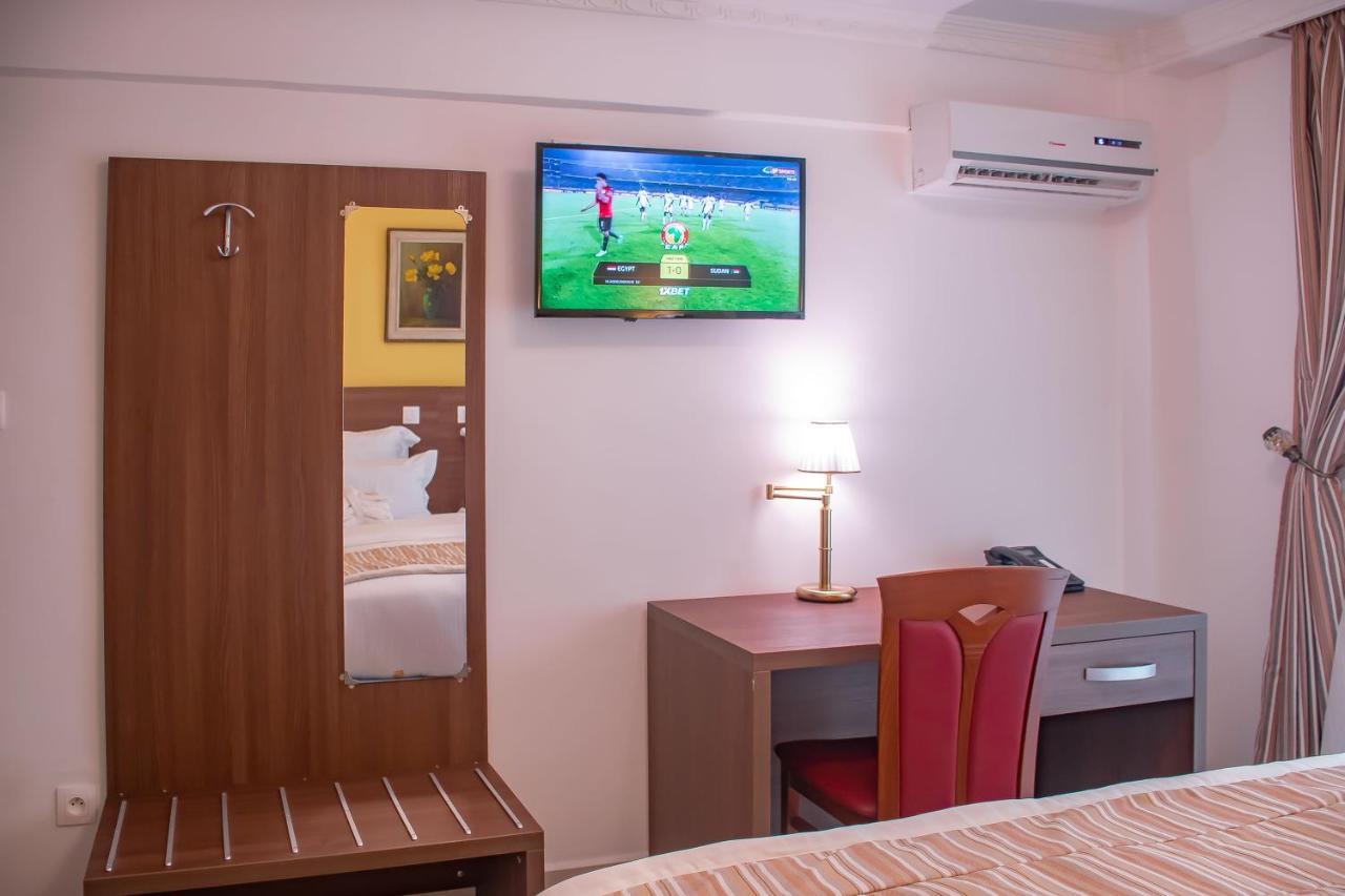 Standard Queen Room