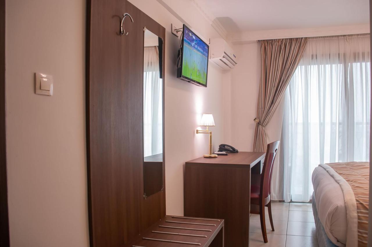 Standard Queen Room