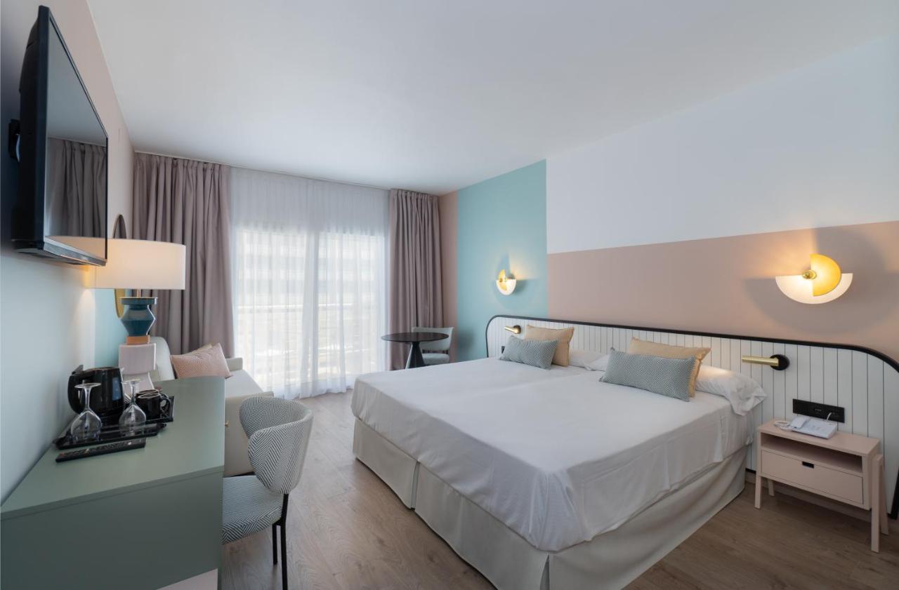 Habitación Club Superior con vistas a la piscina (2 adultos)