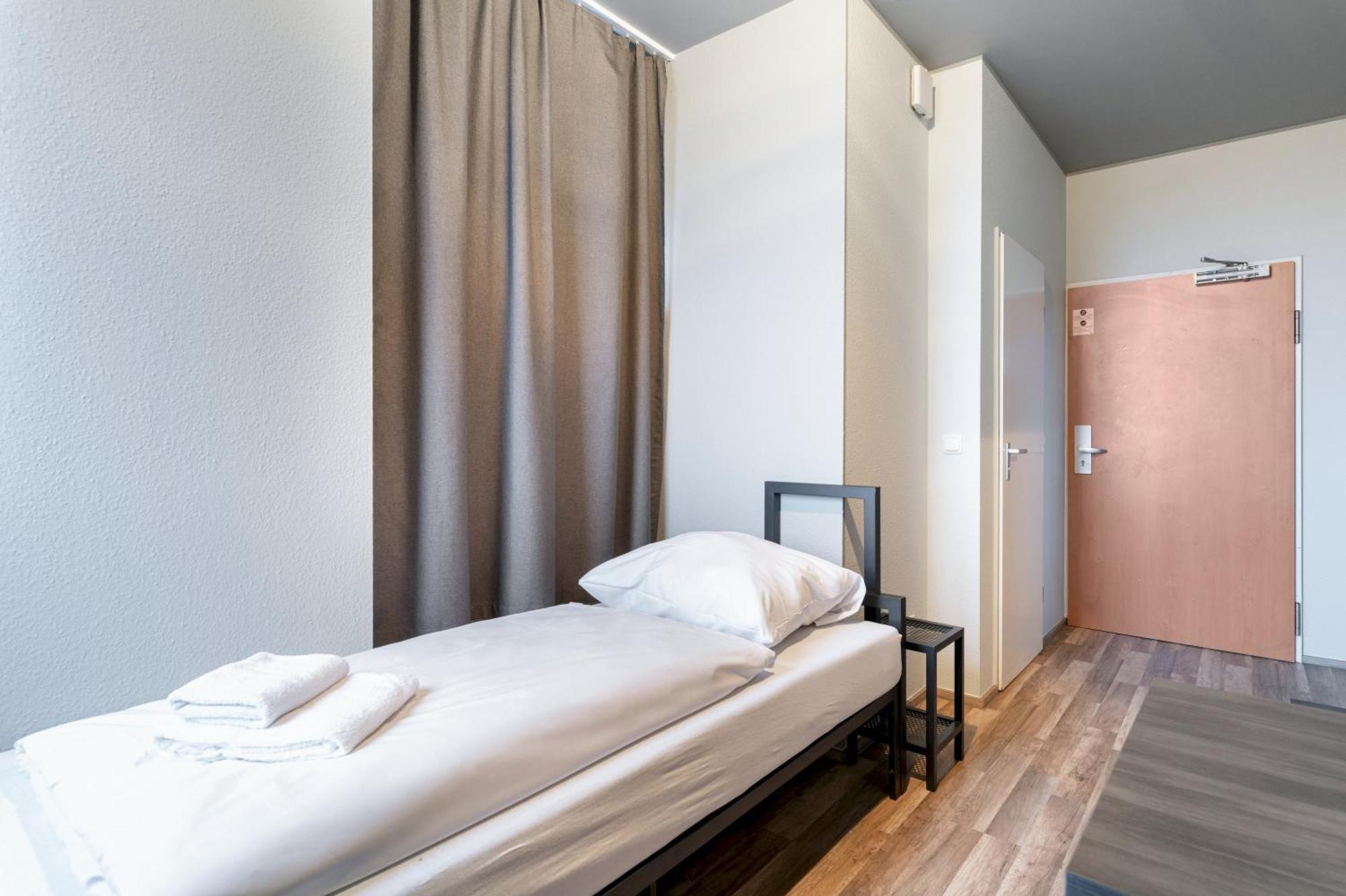 Single Room,1212162397:JPEG