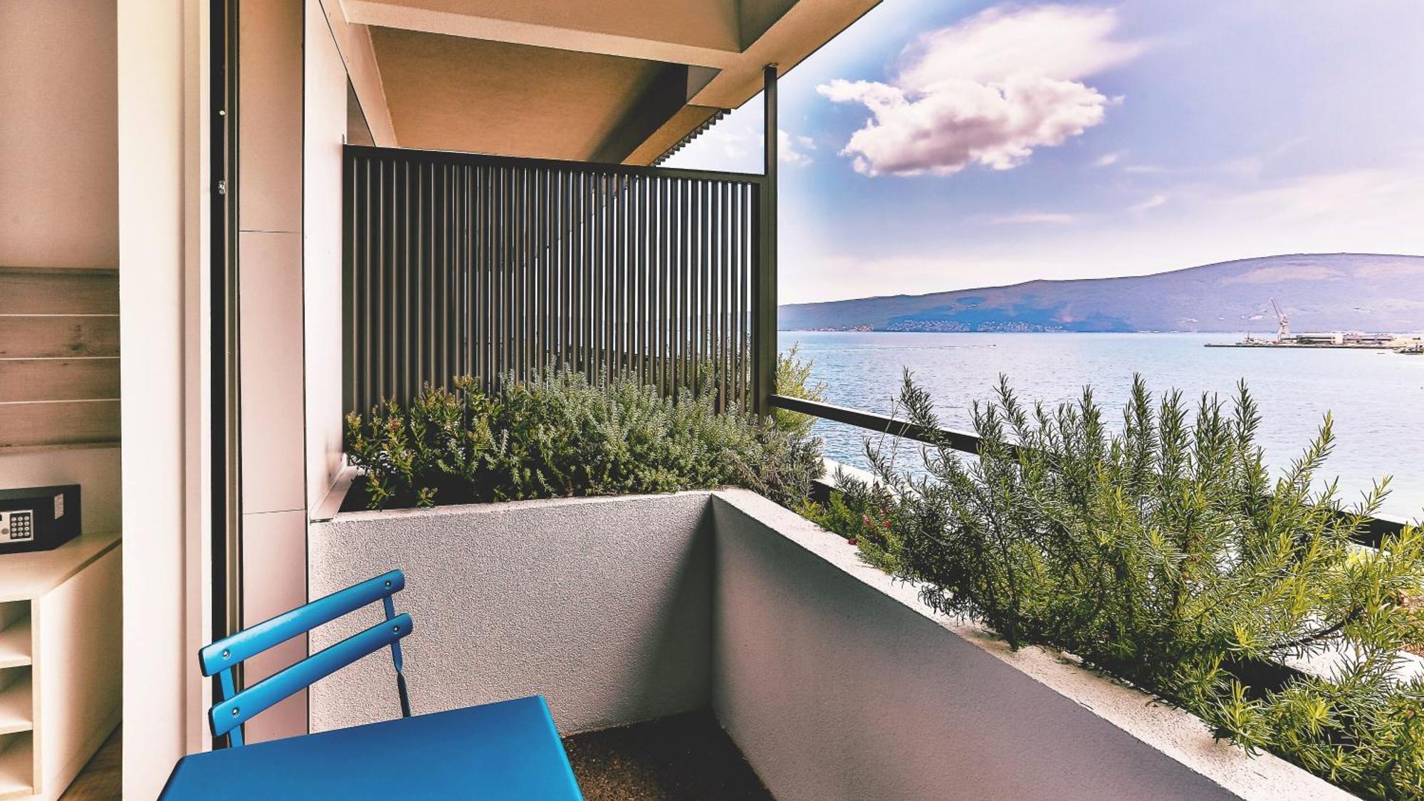 Double or Twin Room Partial Sea View