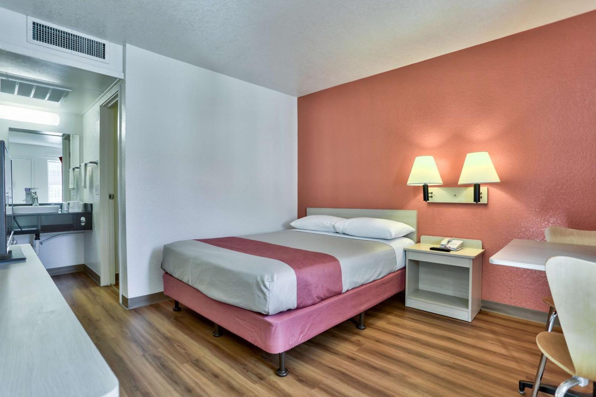 Chambre Lit Queen-size - Accessible aux Personnes à Mobilité Réduite
