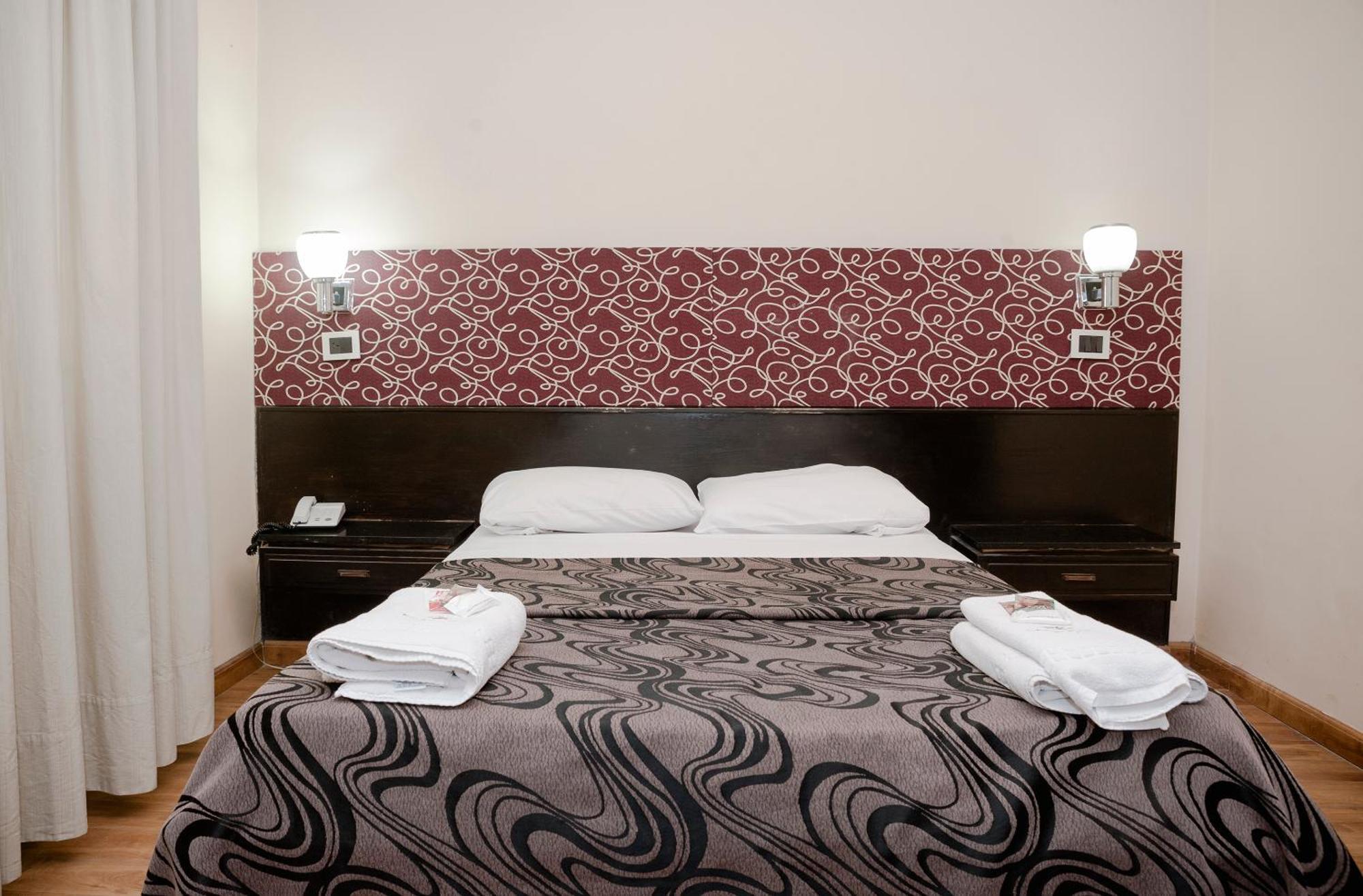 Quarto com Cama de Casal ou 2 de Solteiro