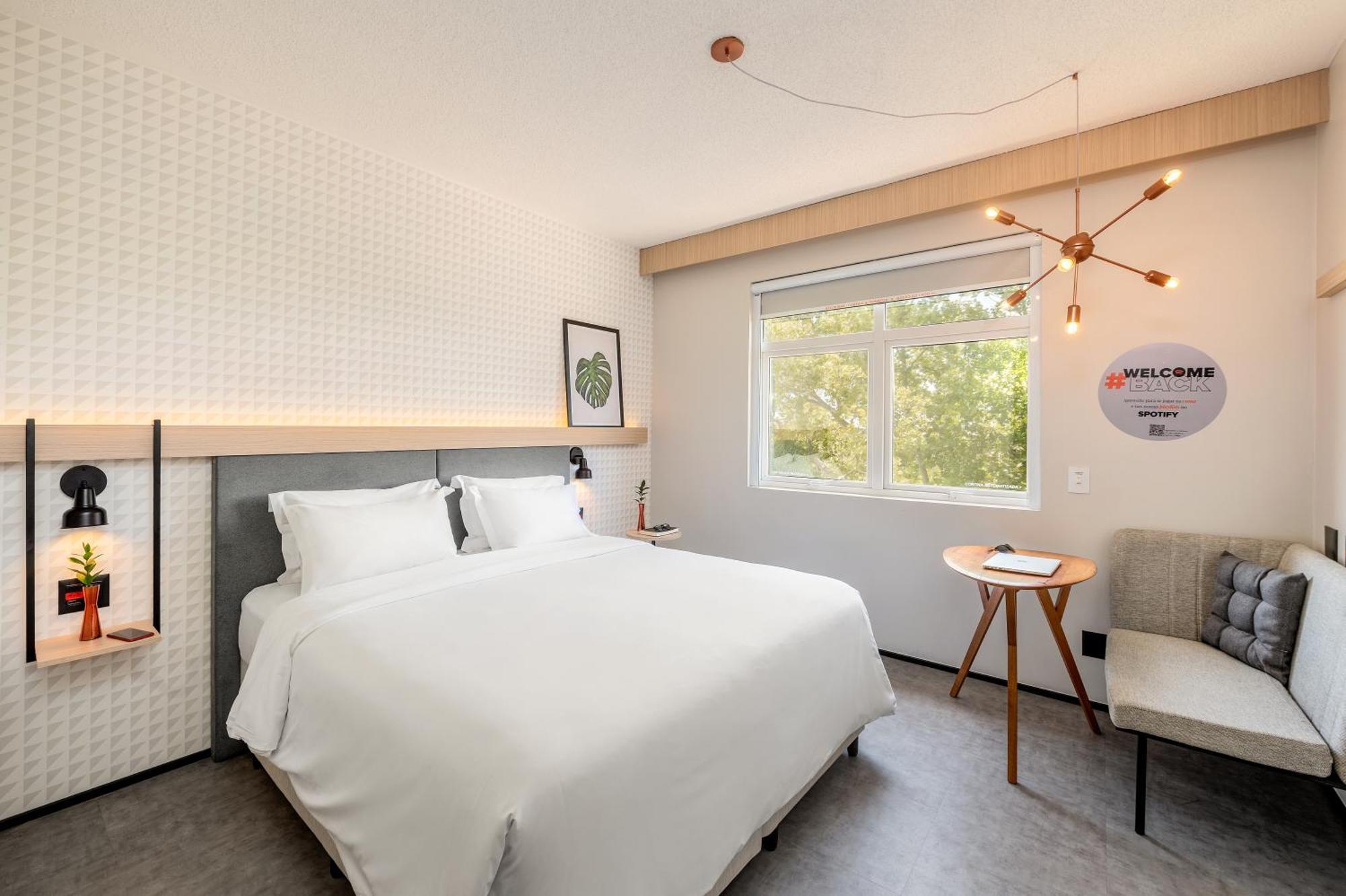 Luxury Double - 1 Queen Bed