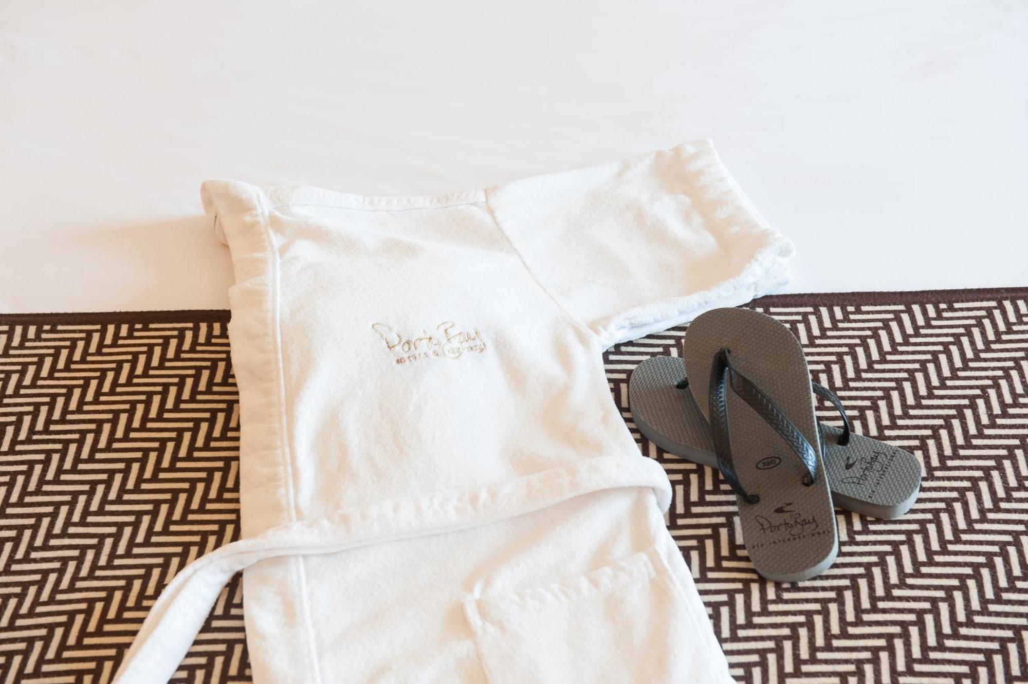Deluxe Doppelzimmer mit Balkon und Meerblick – oberste Etage