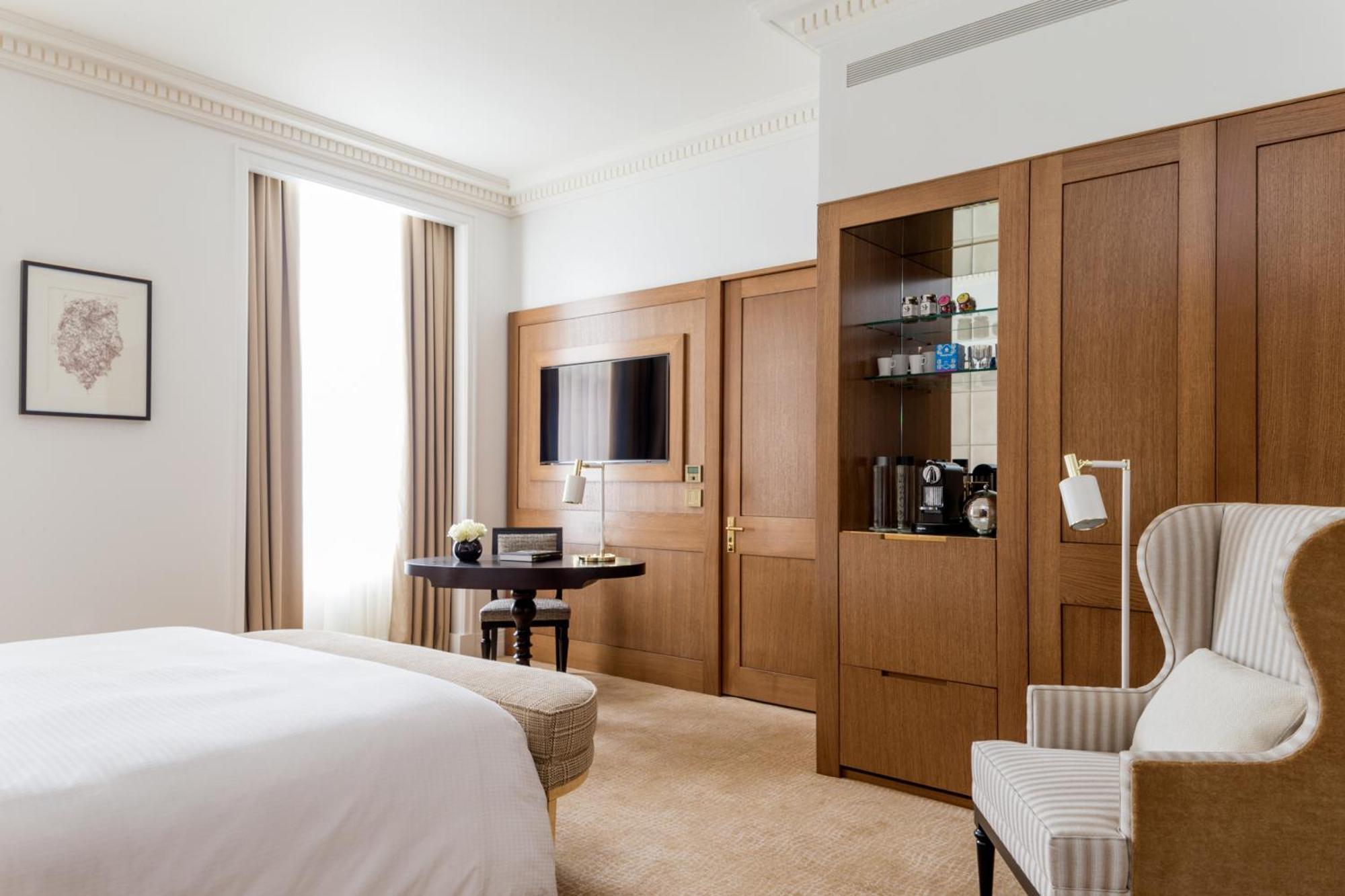 Deluxe Room King Bed