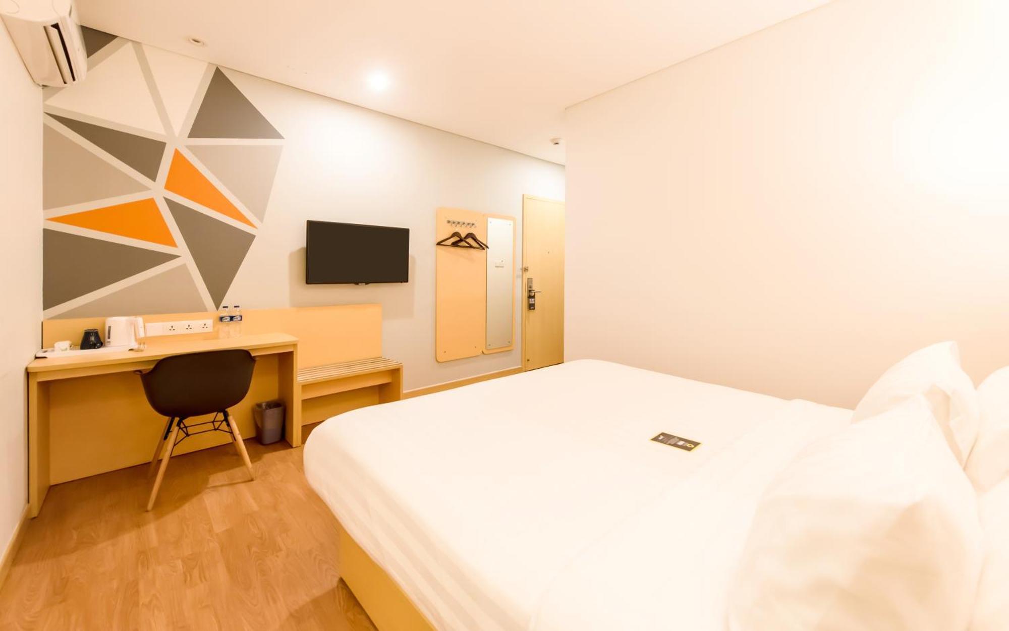Deluxe Queen Room