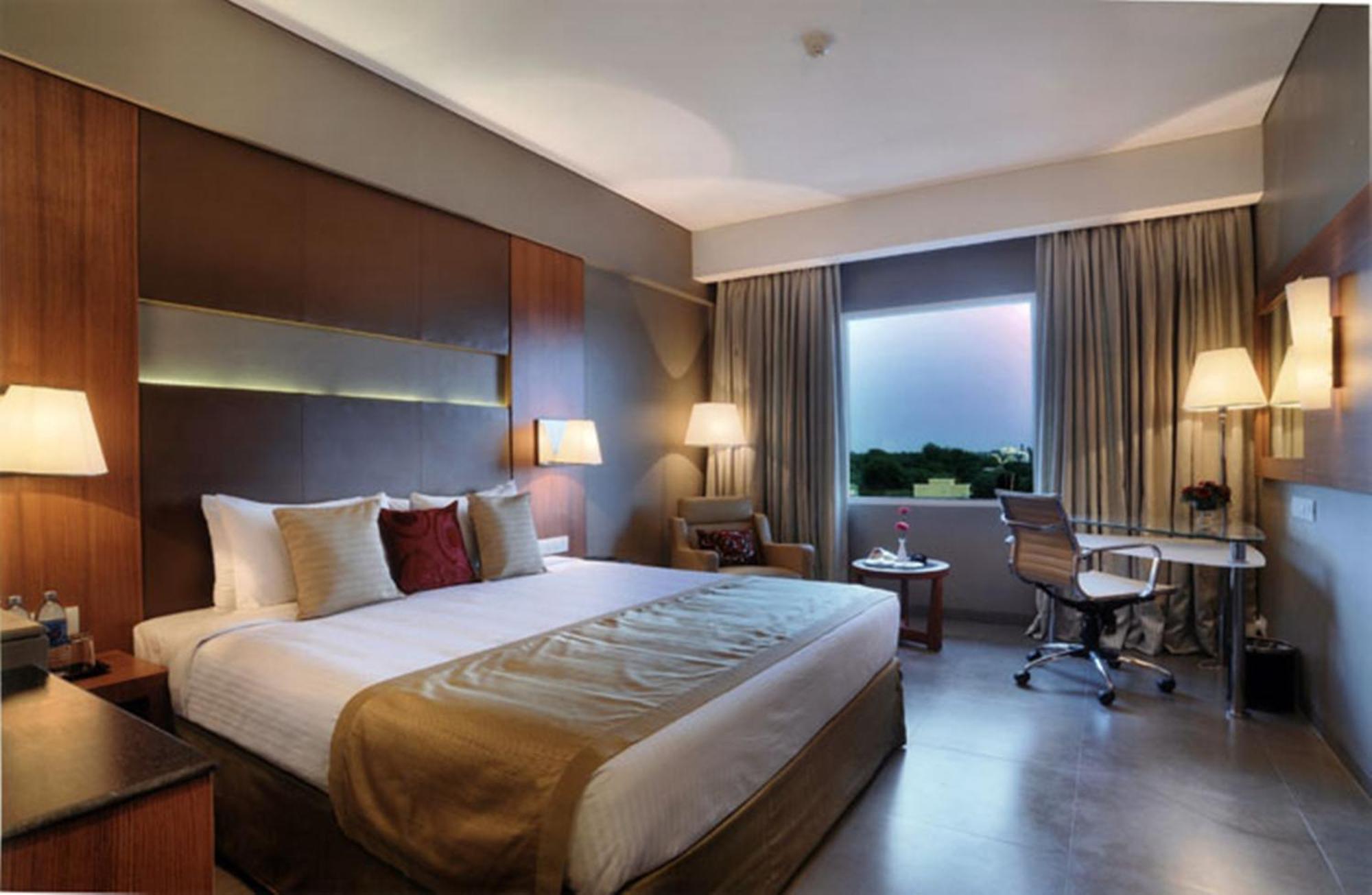Club Double Room - 25 % Discounton Food & Beverage and 15% Discount on Laundry Services