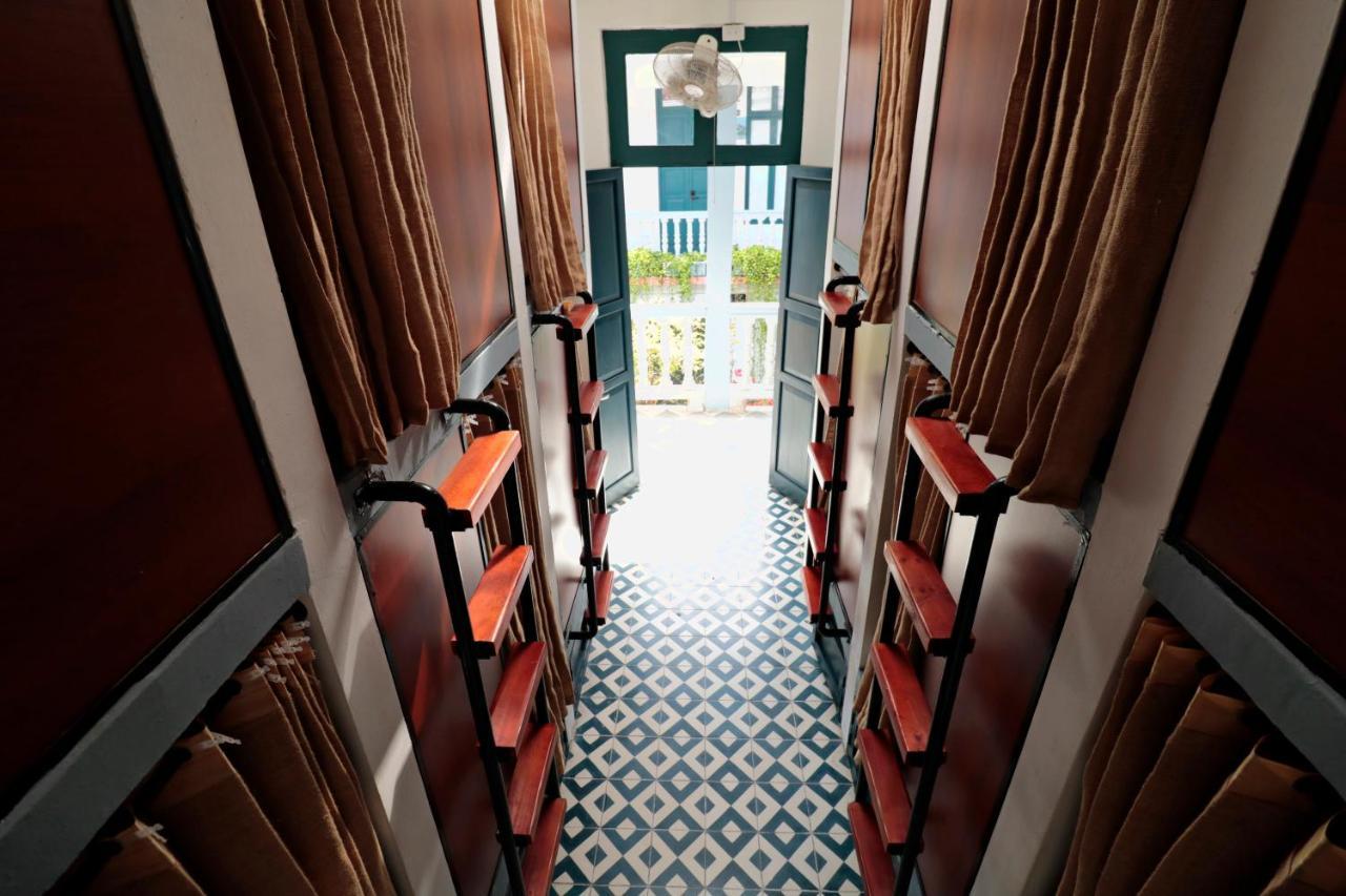 Bed 12 Bed Mixed Dormitory Room