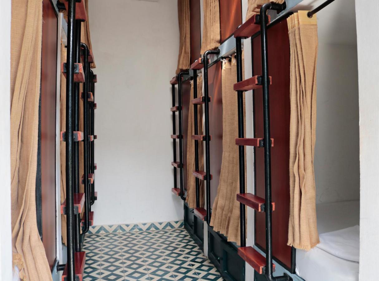 Bed 12 Bed Mixed Dormitory Room