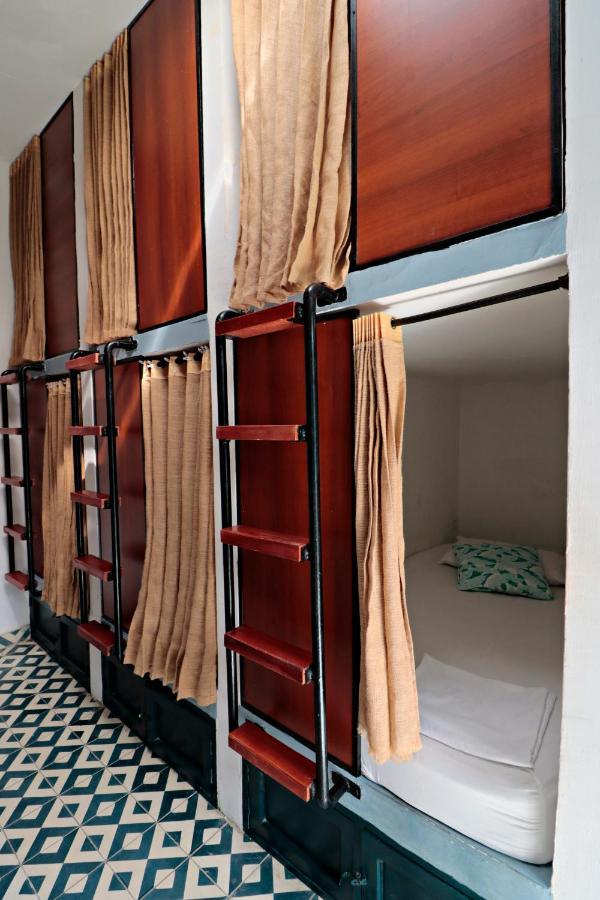 Bed 12 Bed Mixed Dormitory Room