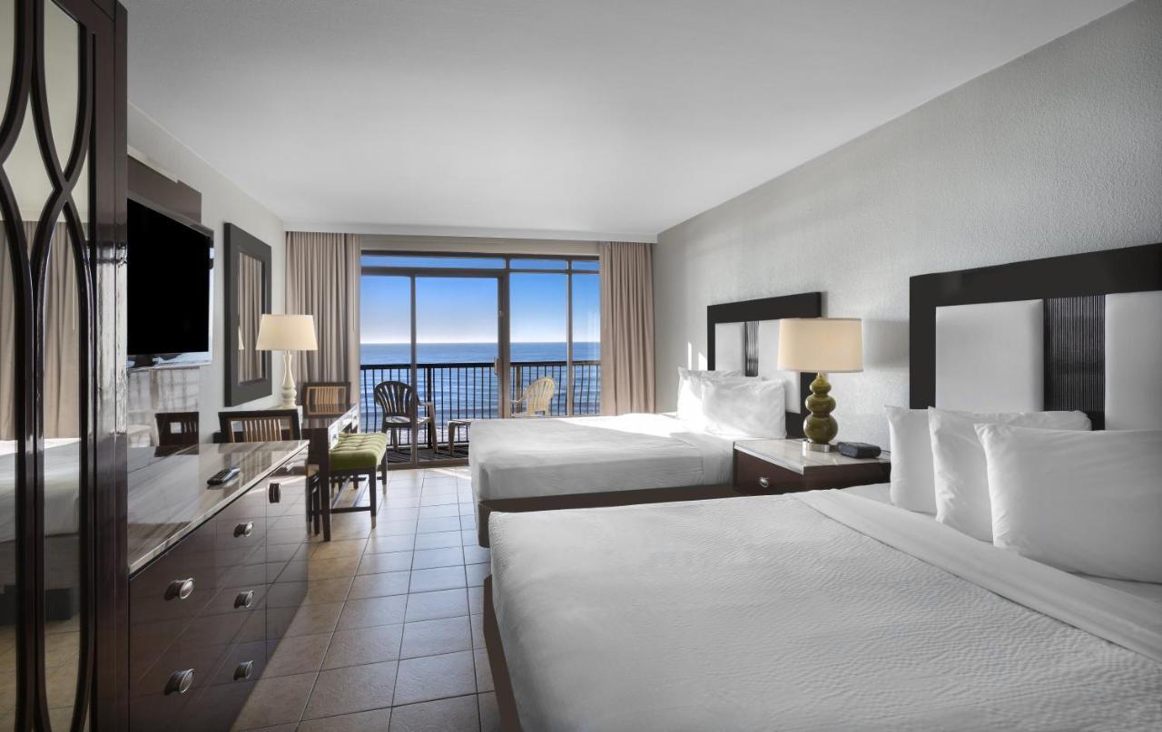 Quarto com 2 Camas de Casal e Vista do Mar