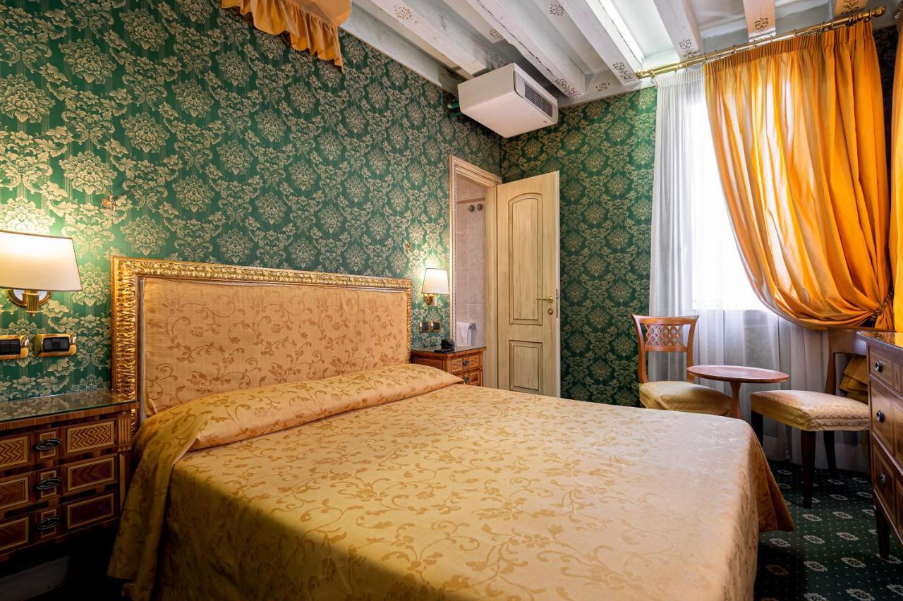 Triple Room,1293203815:JPEG