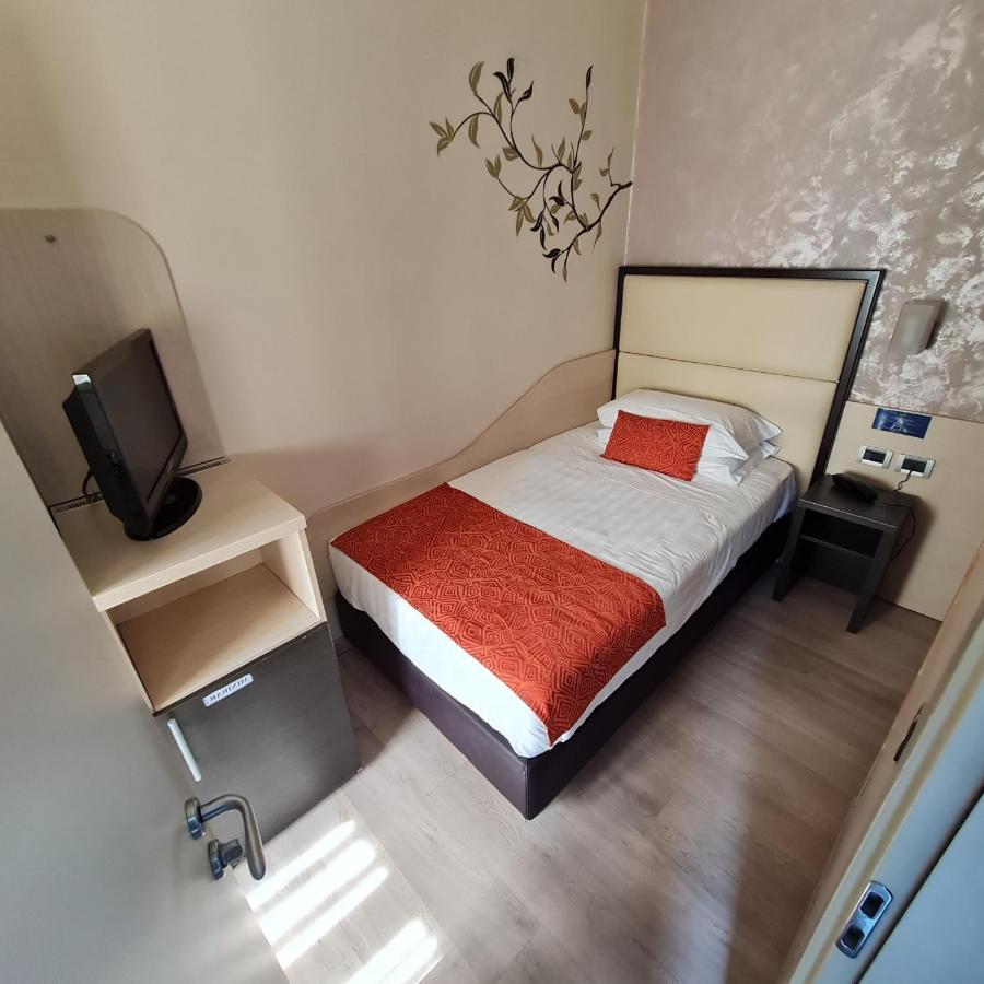 Single Room,319465353:JPEG