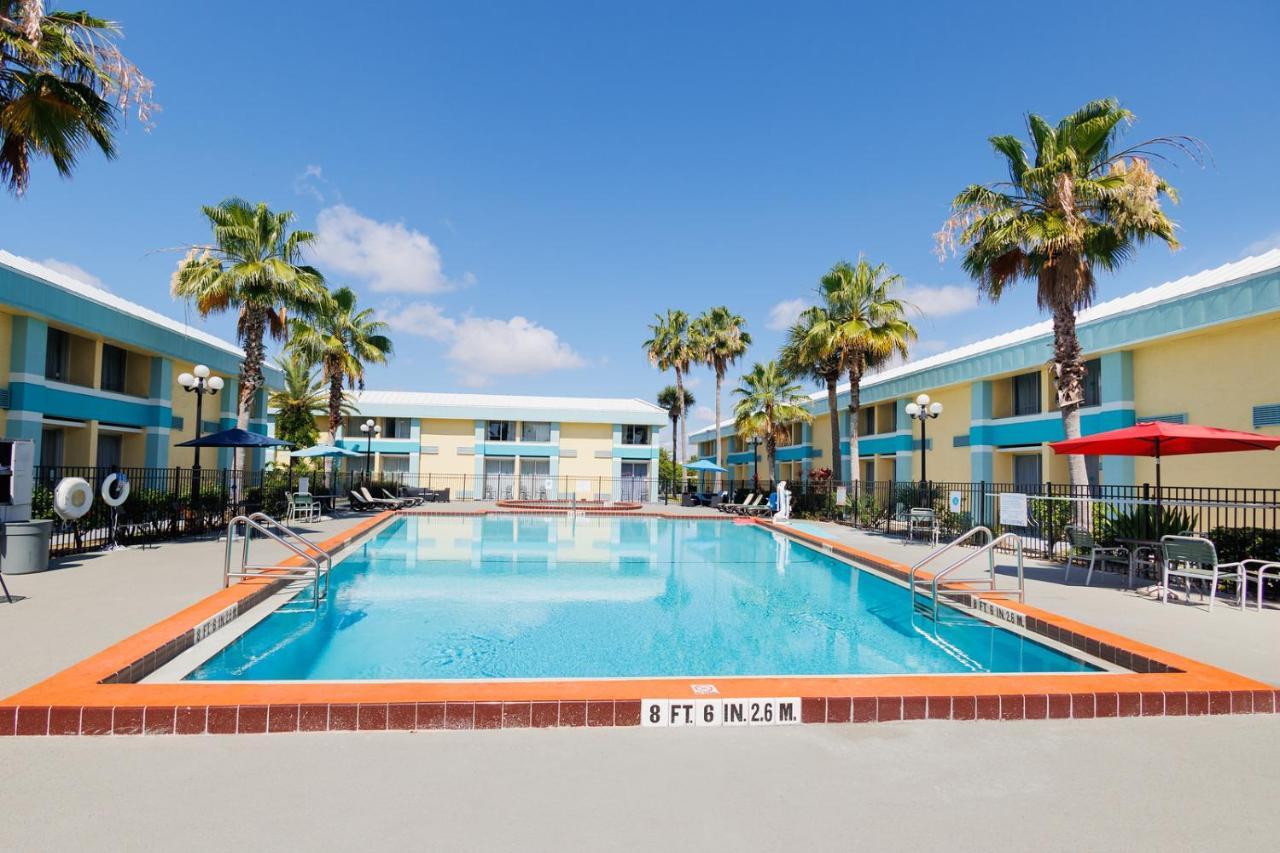 Standard Double Room with Double Beds with Pool View