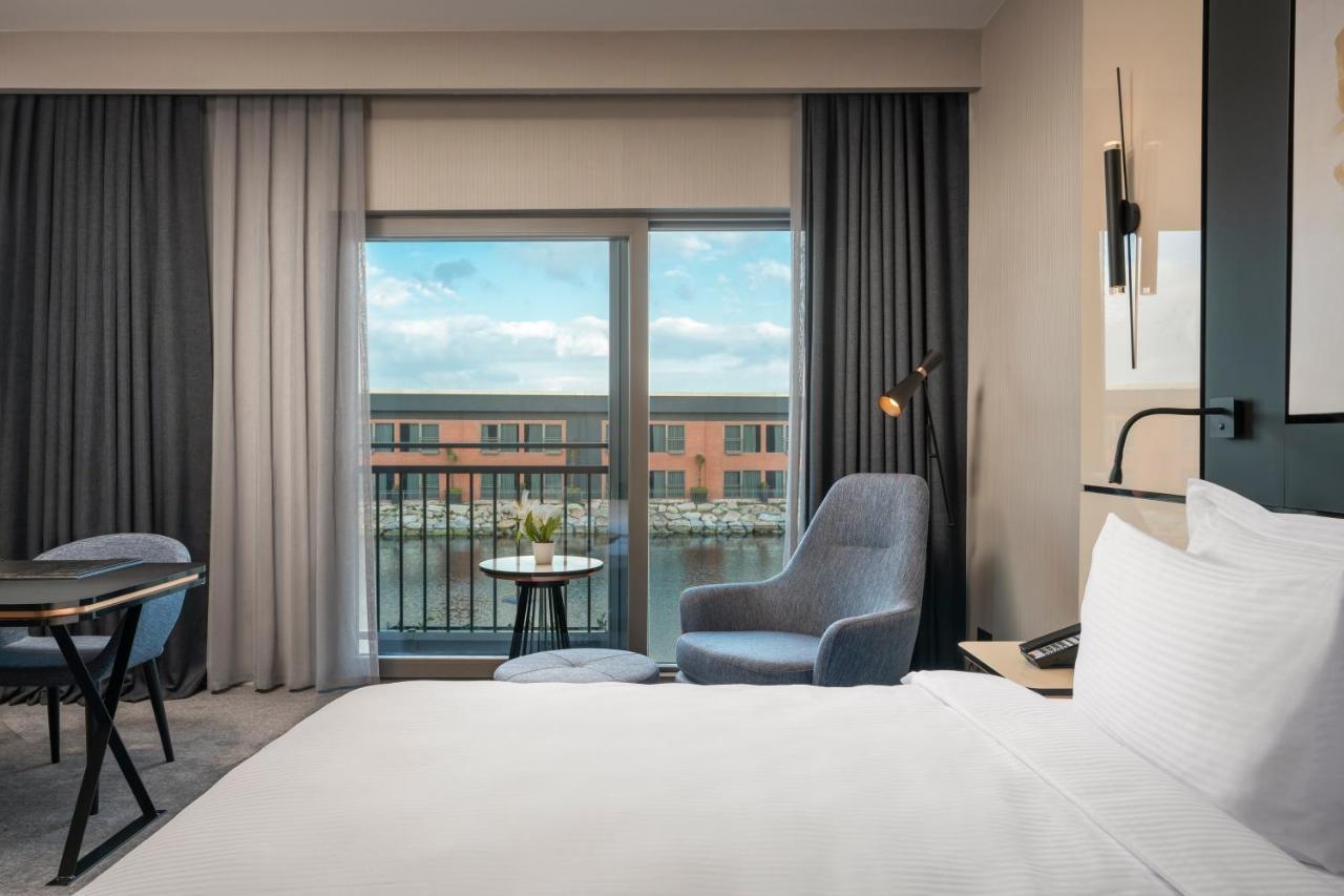 Standard King Room with Sea View