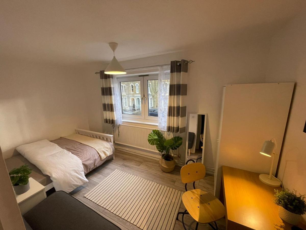 Quarto Duplo Standard com Banheiro Compartilhado