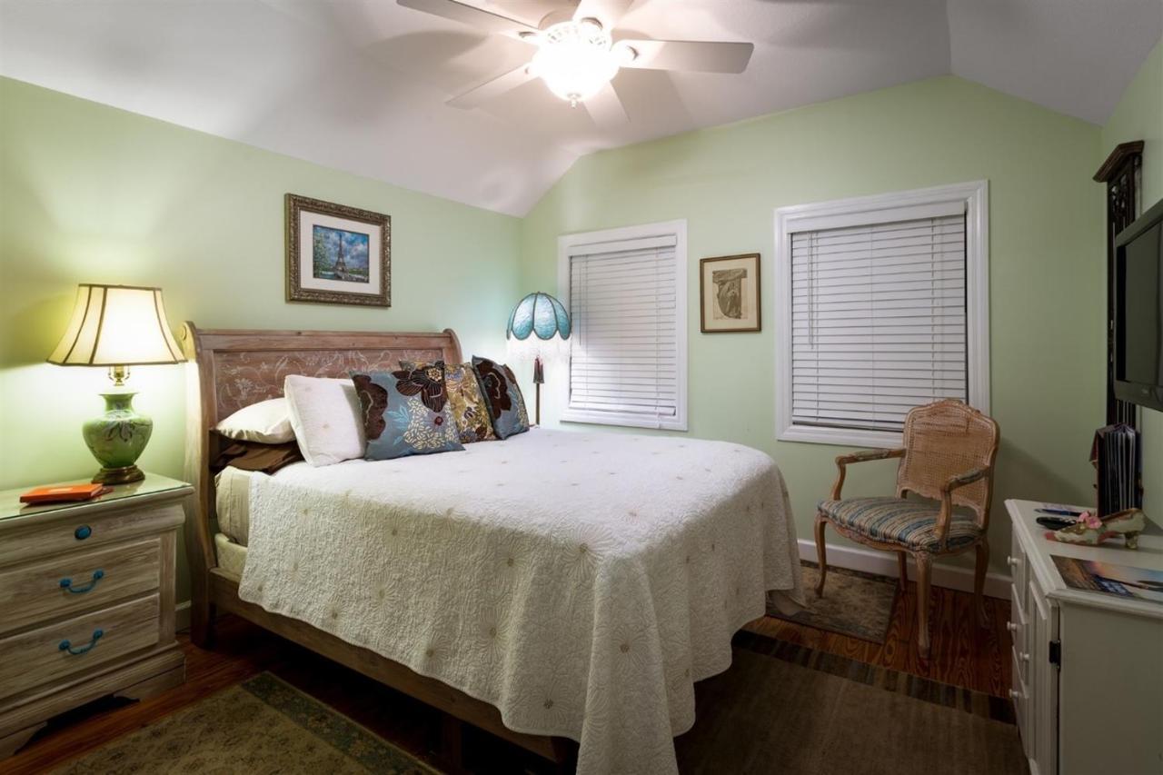 Deluxe Queen Suite