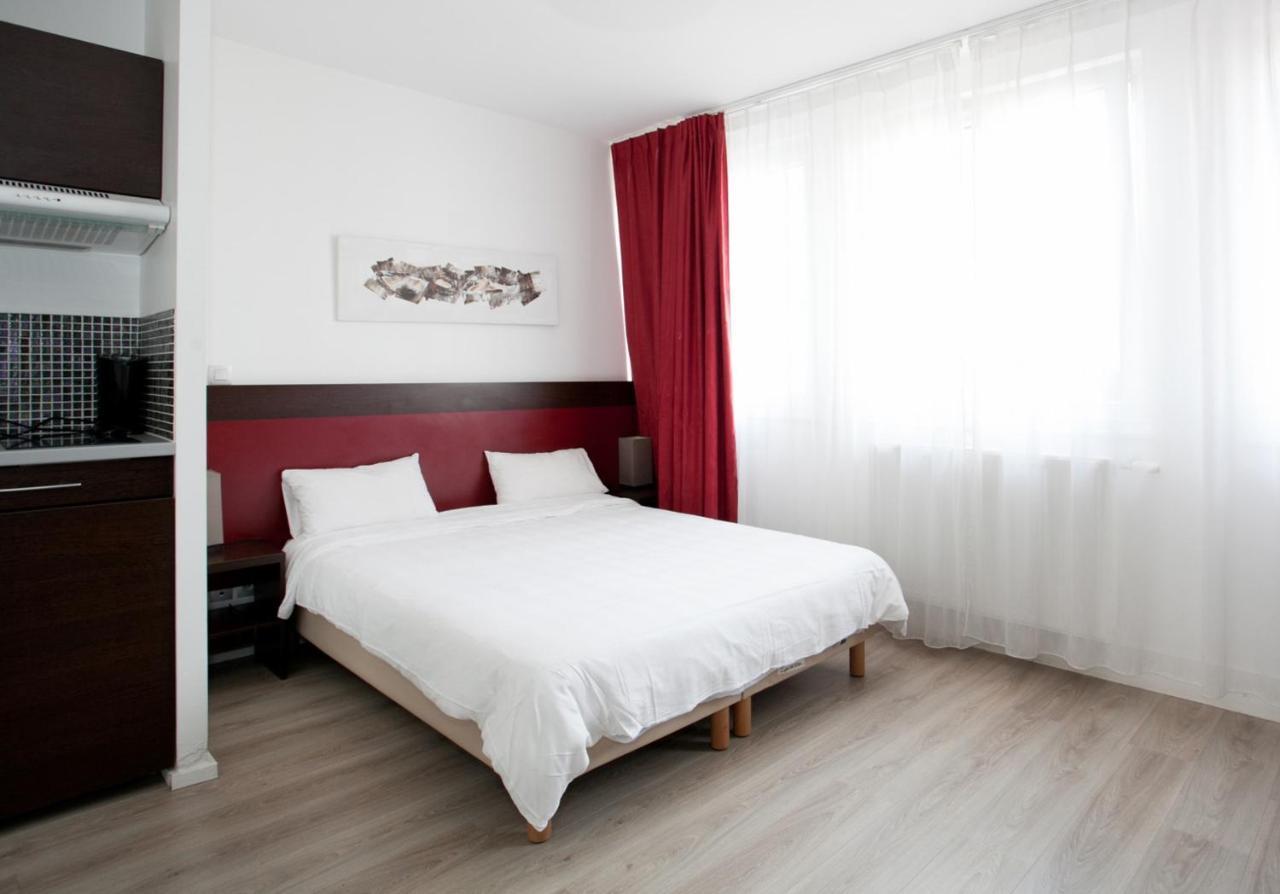 Studio (2 Adults)