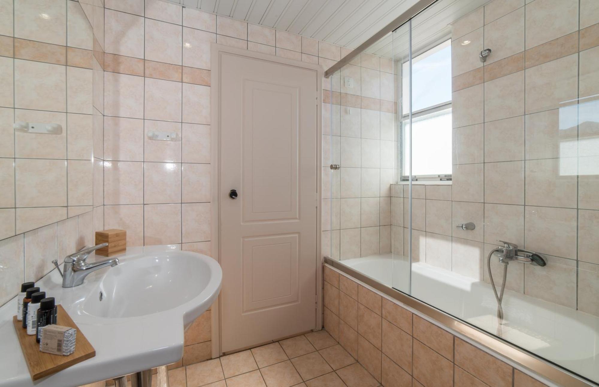 Apartamento de 2 dormitorios con vistas parciales al mar (5 adultos)