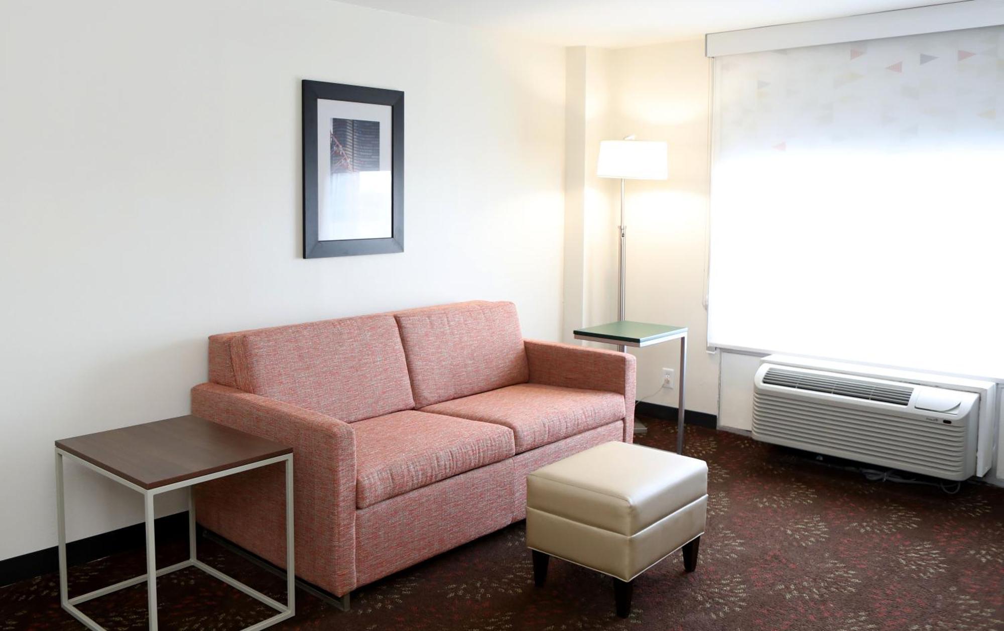 One-Bedroom Queen Suite