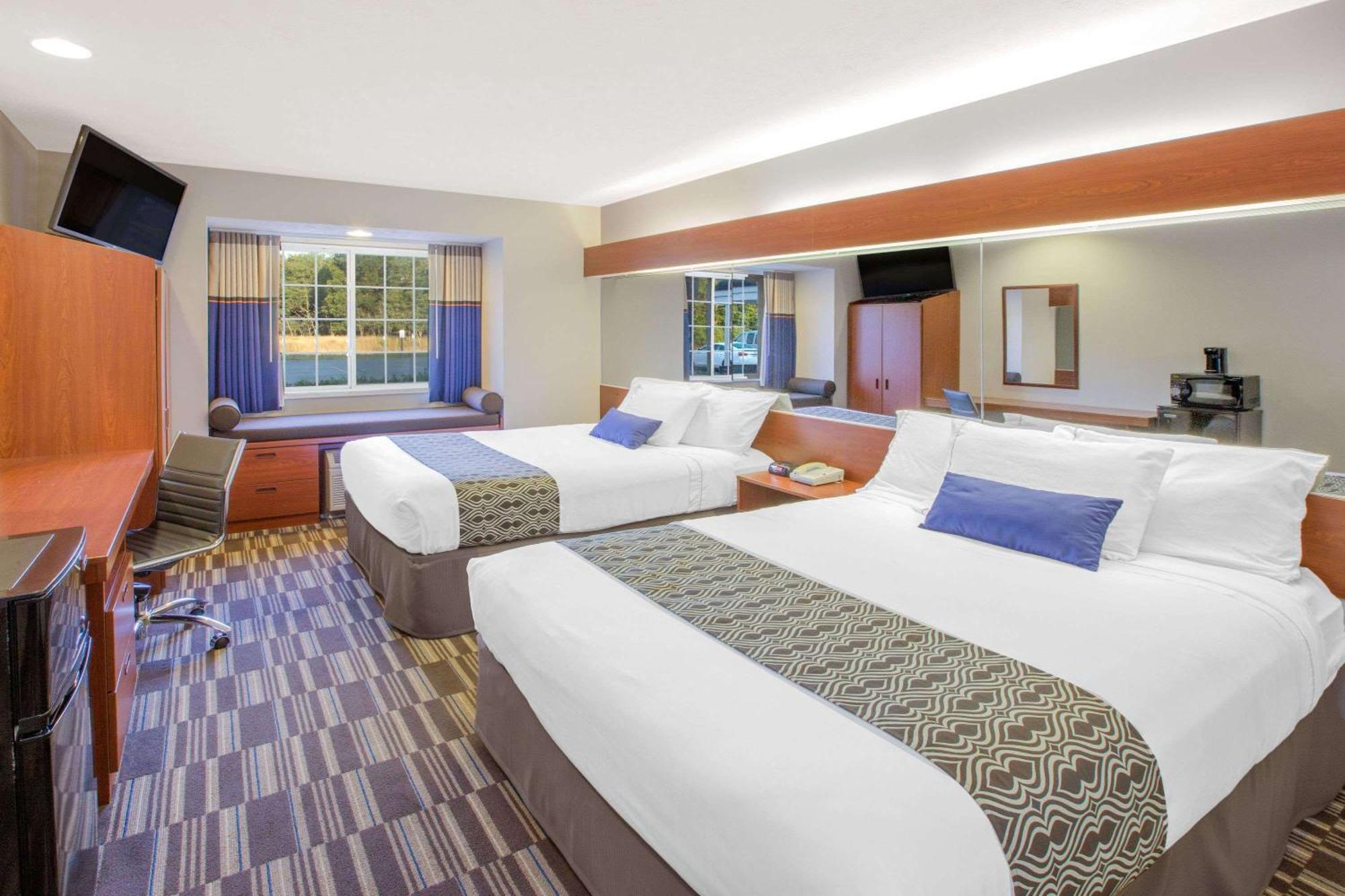 Queen Room Two Queen Beds Non-Smoking