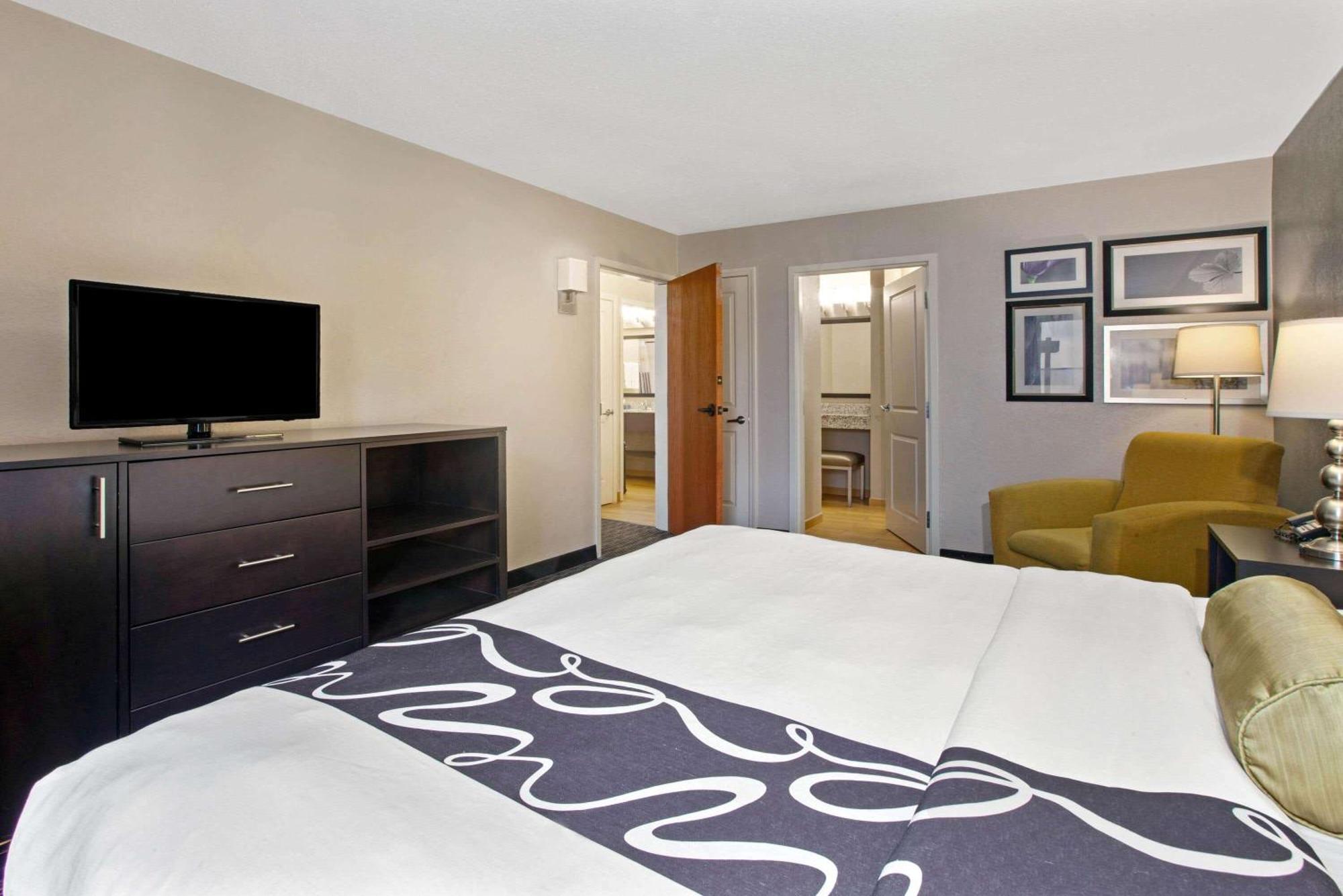 One-Bedroom King Suite Non-Smoking