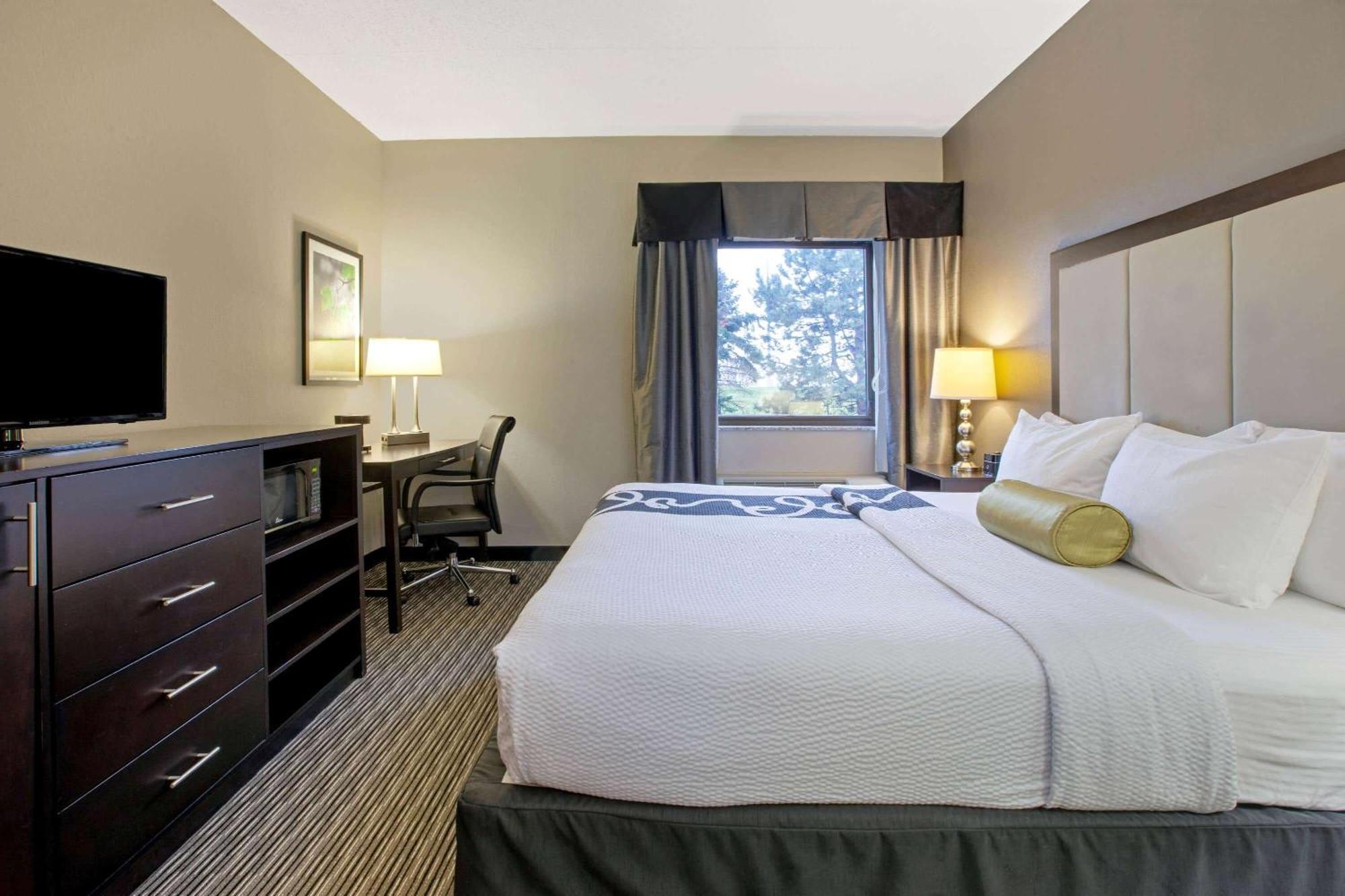 King Room Mobility Access or Non-Smoking