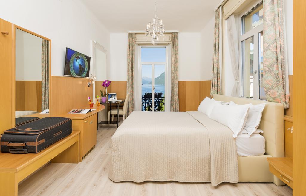 Double Room with Lake View,127980642:JPEG