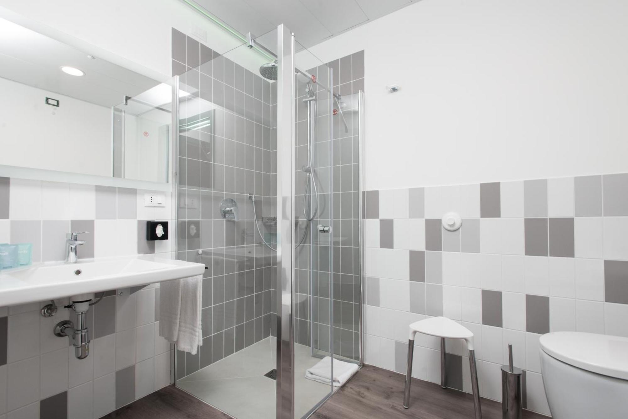 Double Room with Hot Tub with an internal view in the gallery