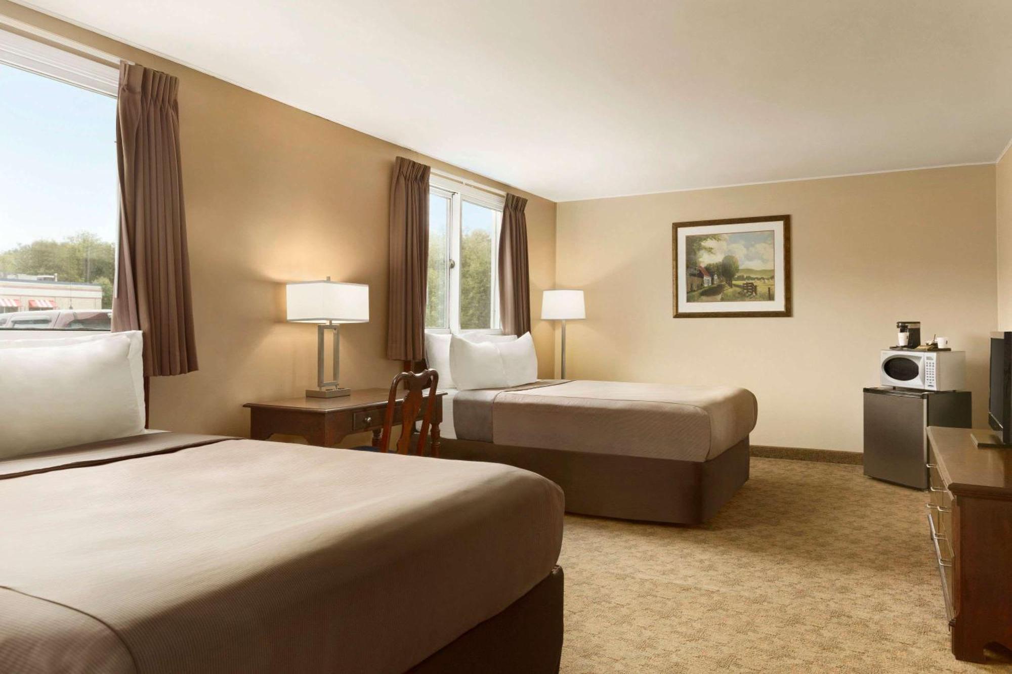 Queen Room with Two Queen Beds - Non-Smoking