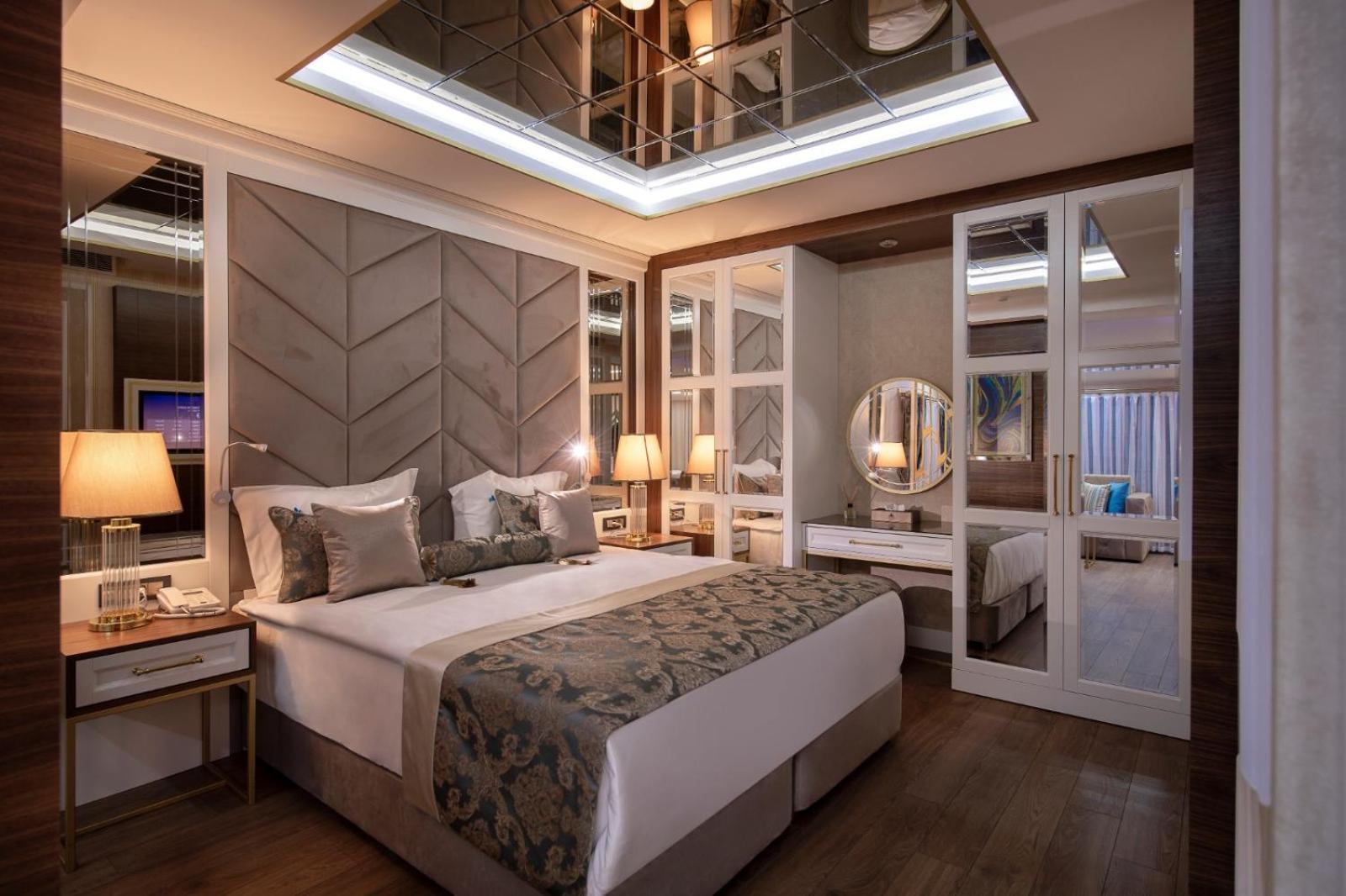 Deluxe King Suite