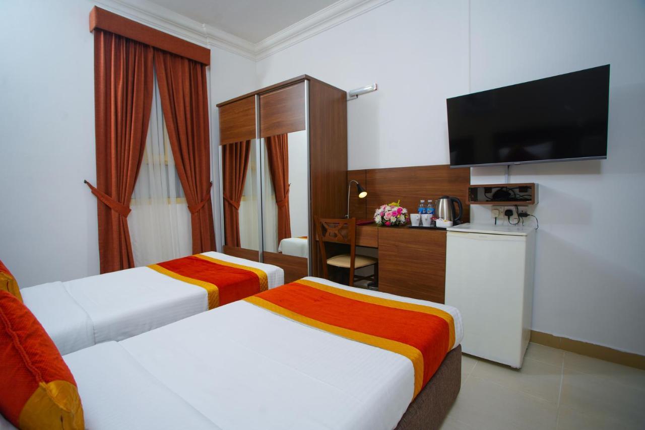 Deluxe Twin Bedroom