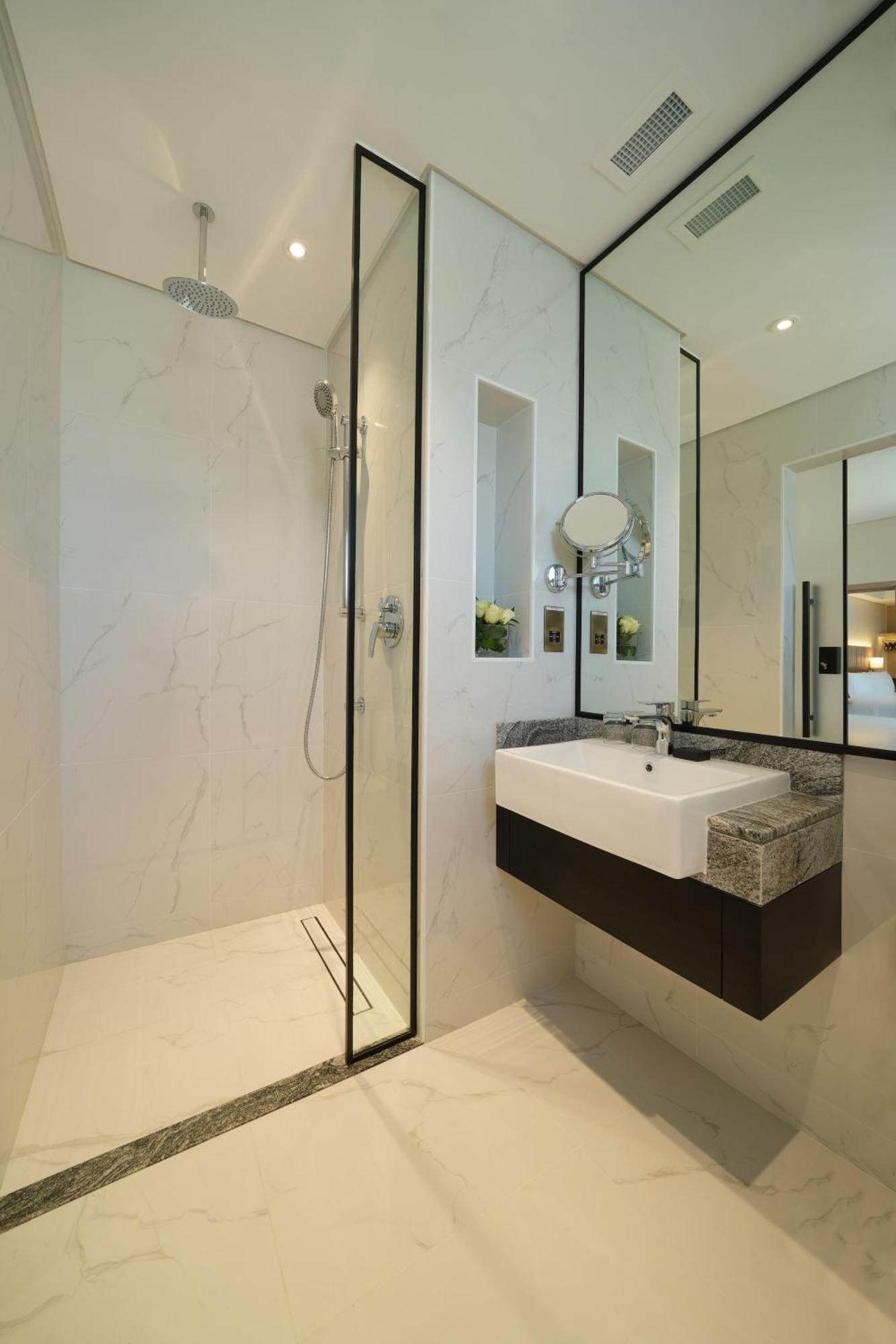 Onderling Verbonden Familiekamers met Kingsize Bed en 2 Aparte Bedden
