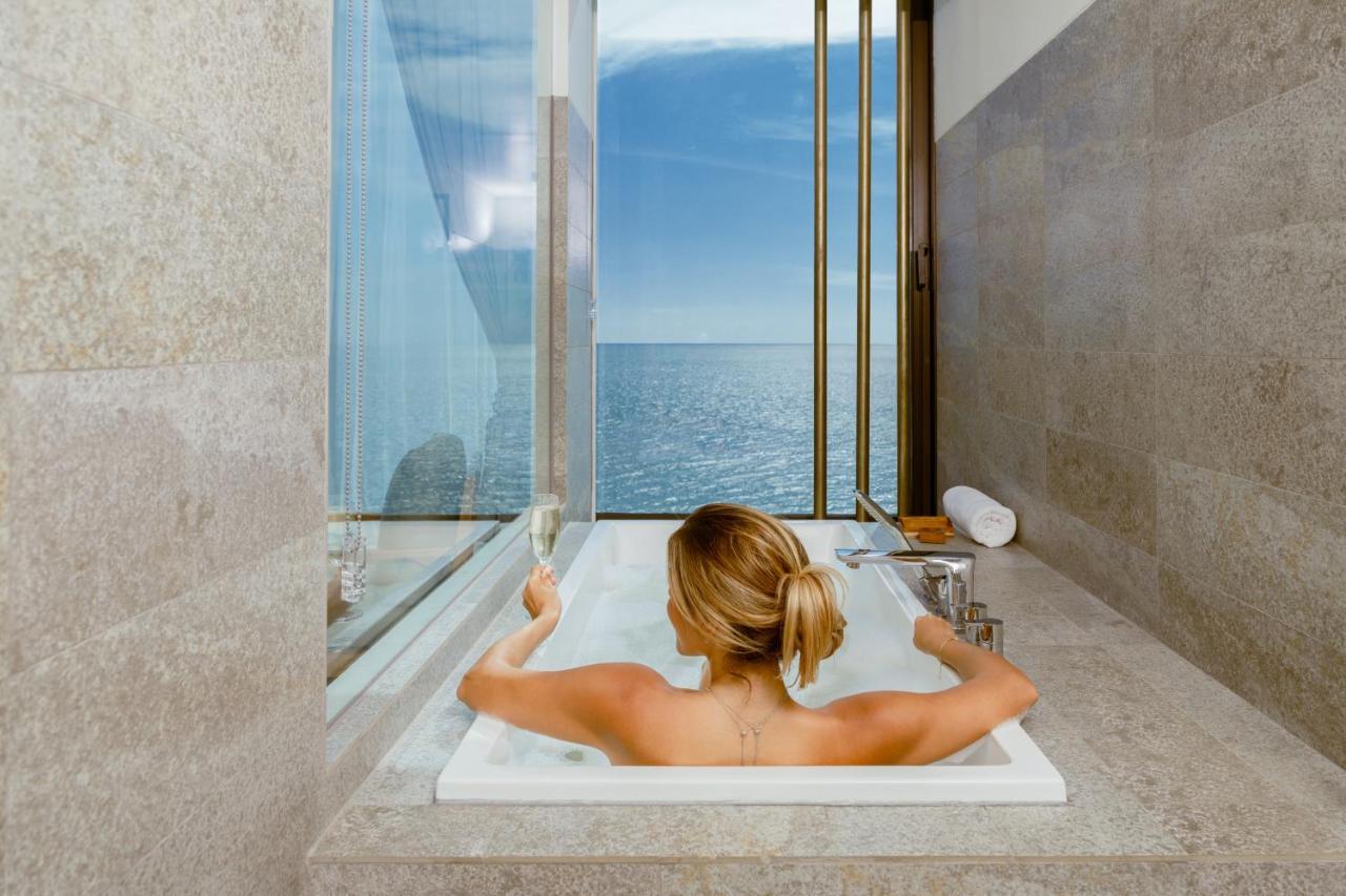 Deluxe Twin Sea View Room